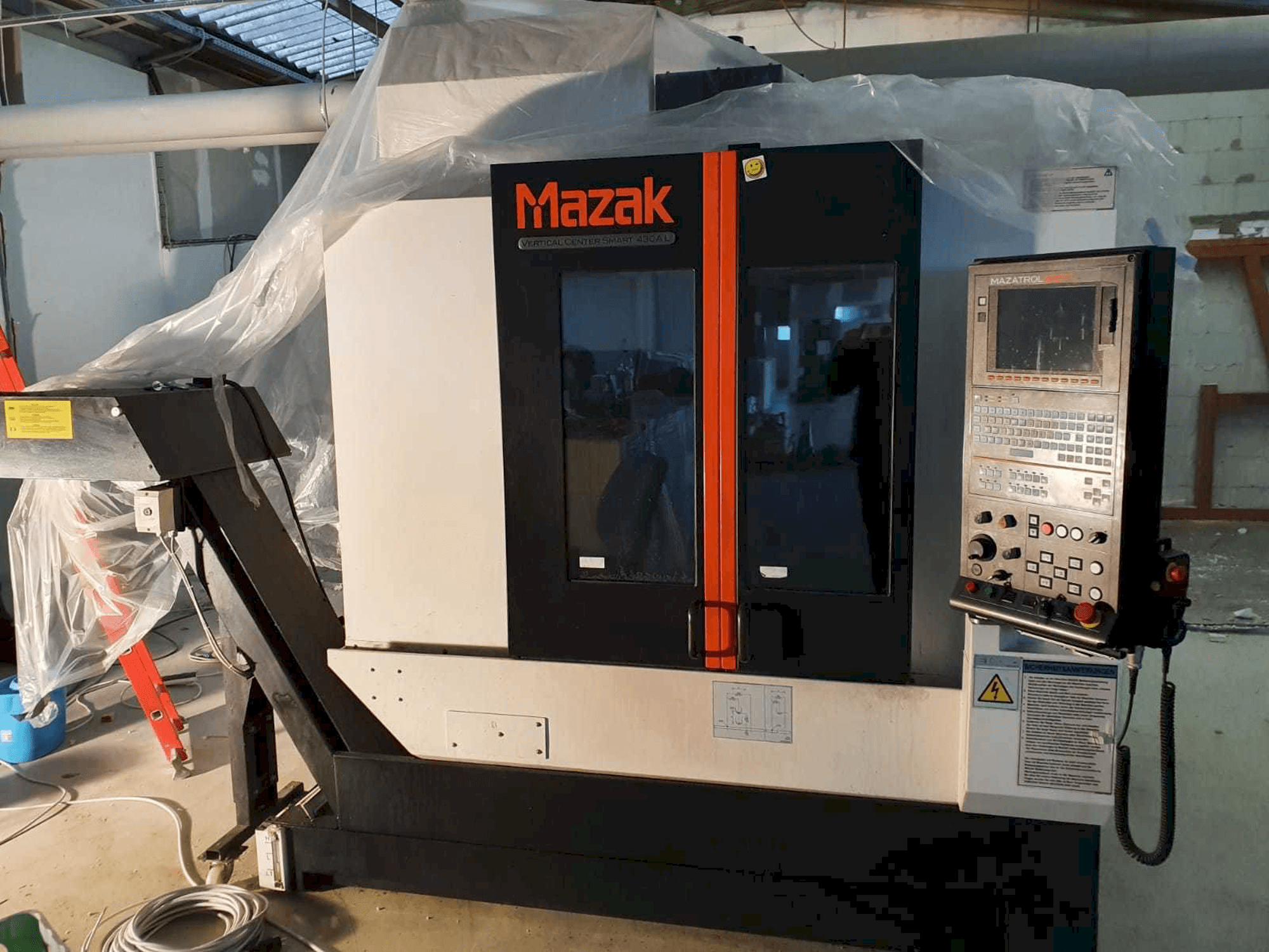 Vista Frontal da Mazak VCS 430A L máquina