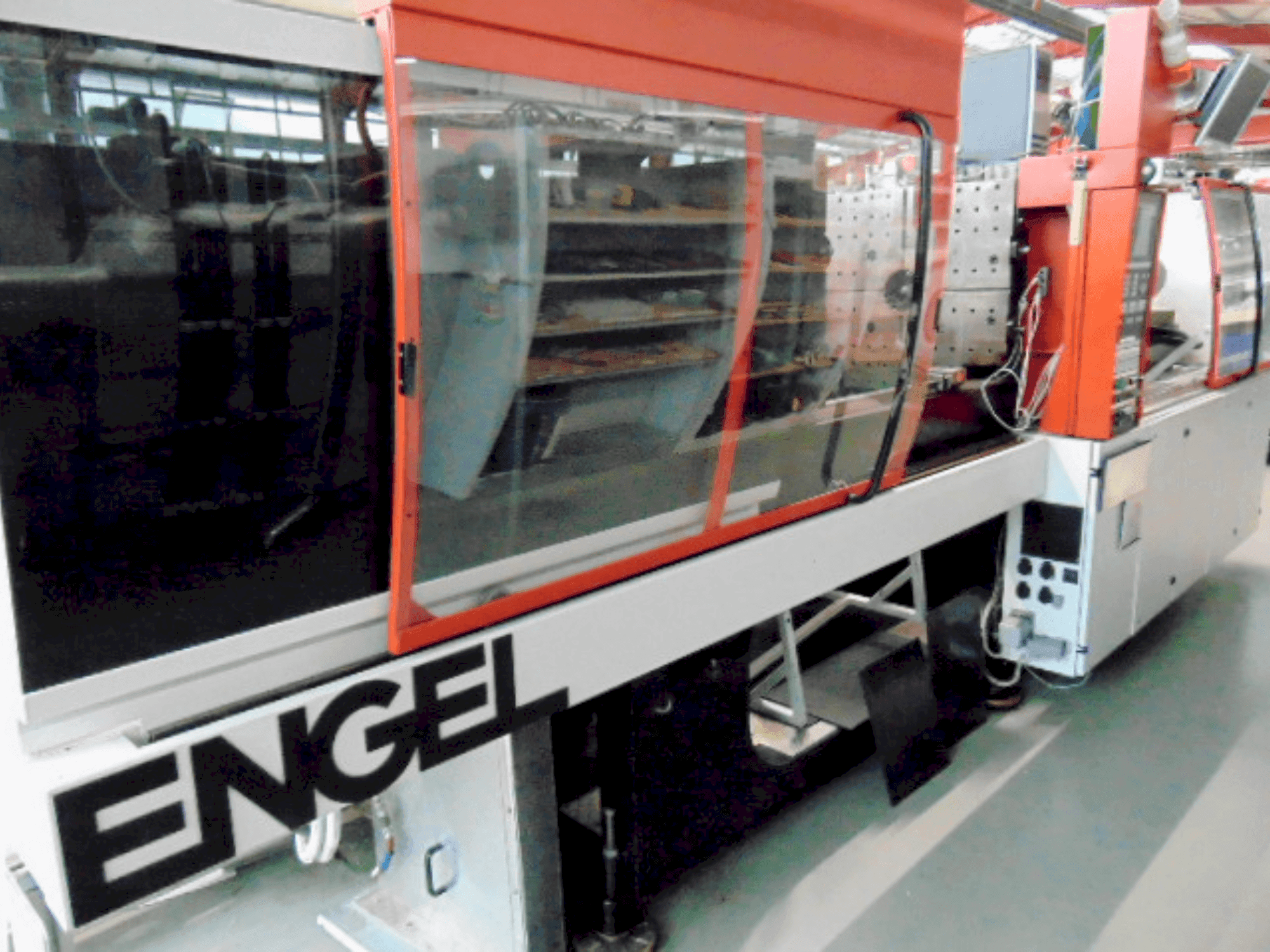Vista Frontal da Engel ES 650 / 150 HL máquina