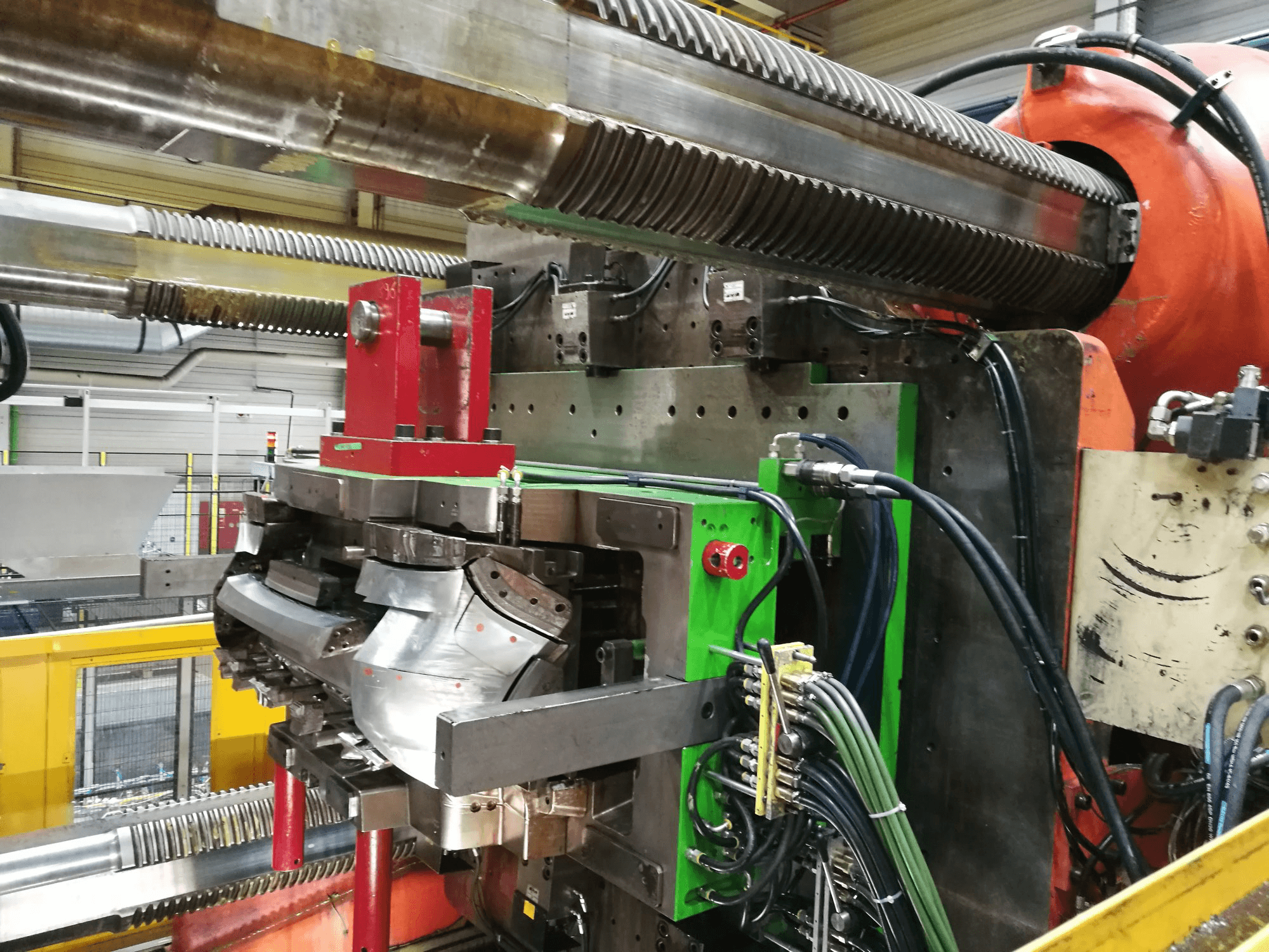 Vista Esquerda da Husky EL 4000 RS 170/145 máquina