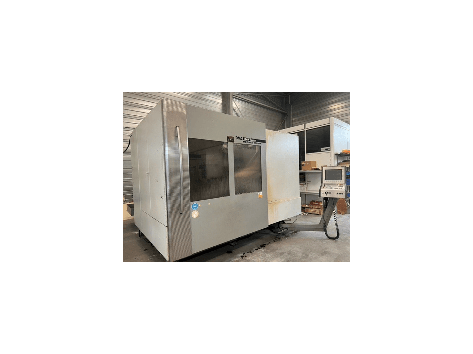 Vista Frontal da DMG Deckel Maho 104 V linear máquina