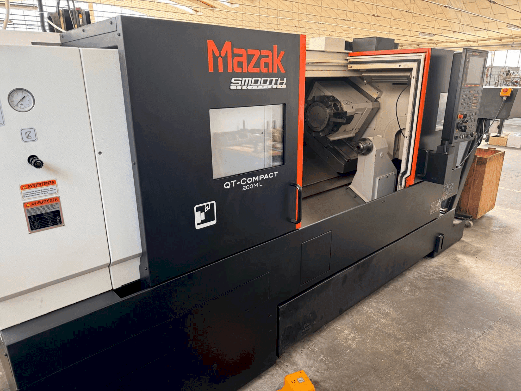 Vista Frontal da Mazak QT COMPACTG 200ML máquina