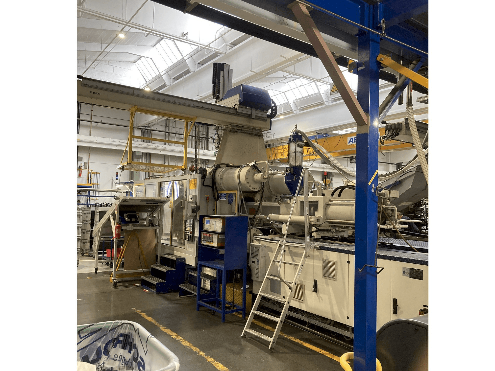 Vista Frontal da Krauss Maffei 650 – 2700 C1 máquina