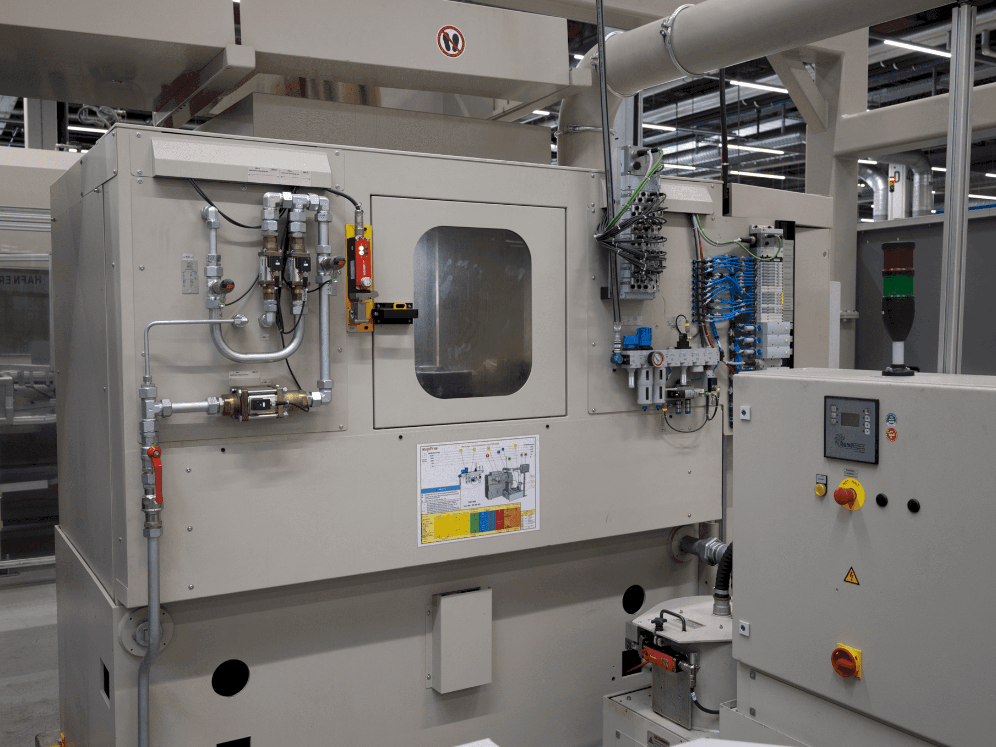 Vista Frontal da SUPFINA LCM 220/4-220/3 máquina