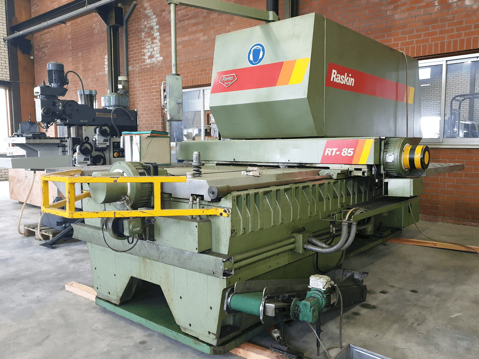 Vista Direita da Raskin RT-85 máquina