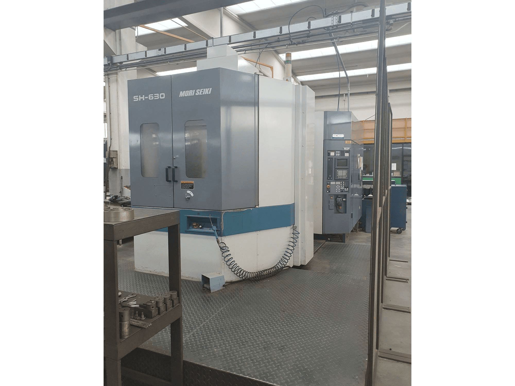 Vista Frontal da MORI SEIKI SH-630 máquina