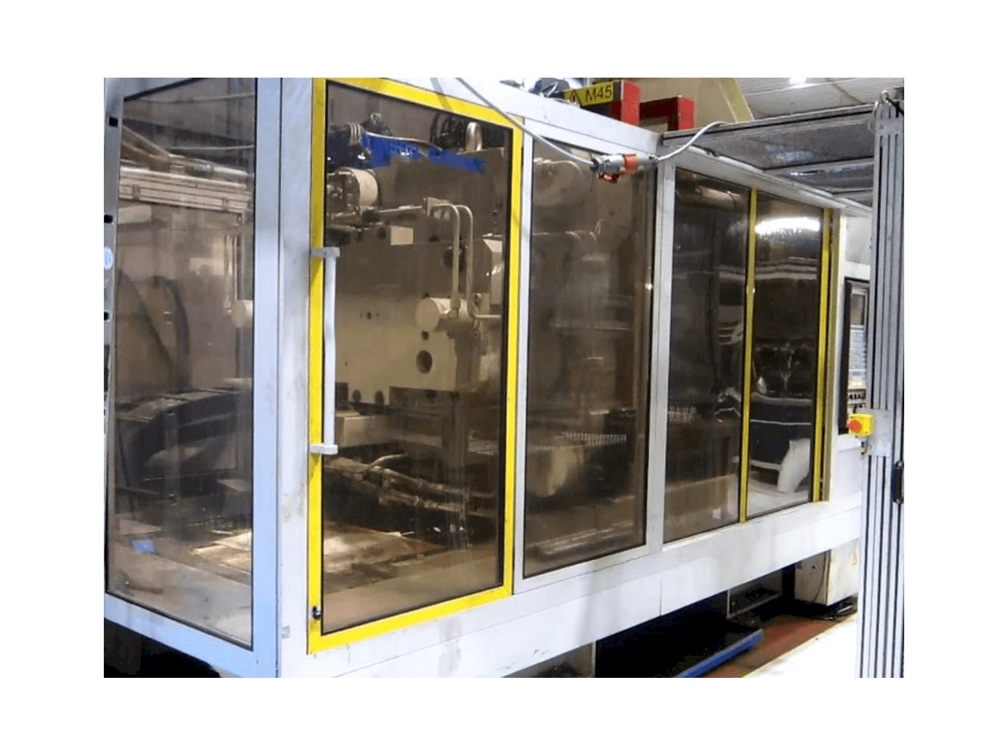 Vista Frontal da Krauss Maffei KM 800/5700 MC máquina