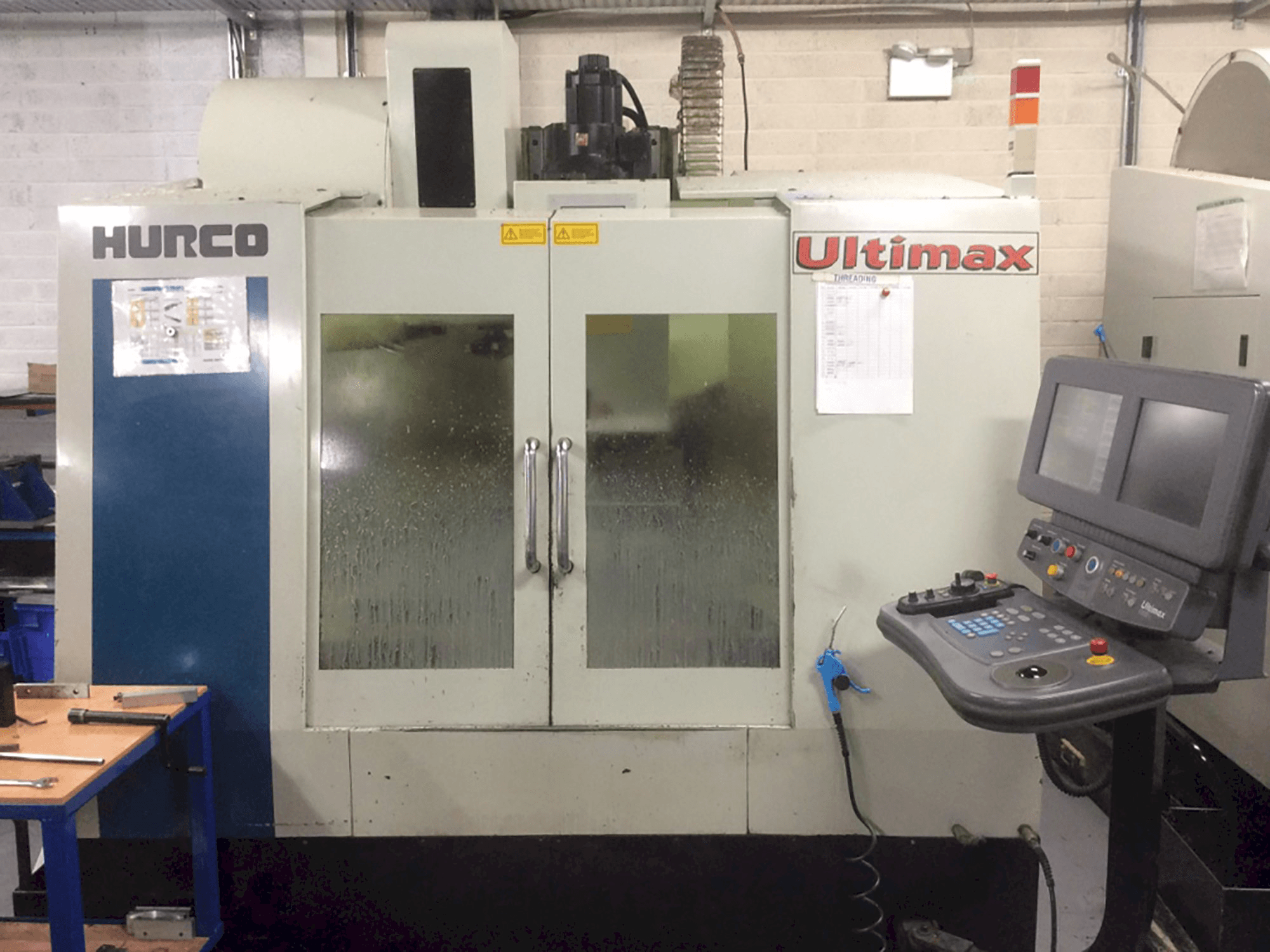 Vista Frontal da Hurco Ultimax VMX30 máquina