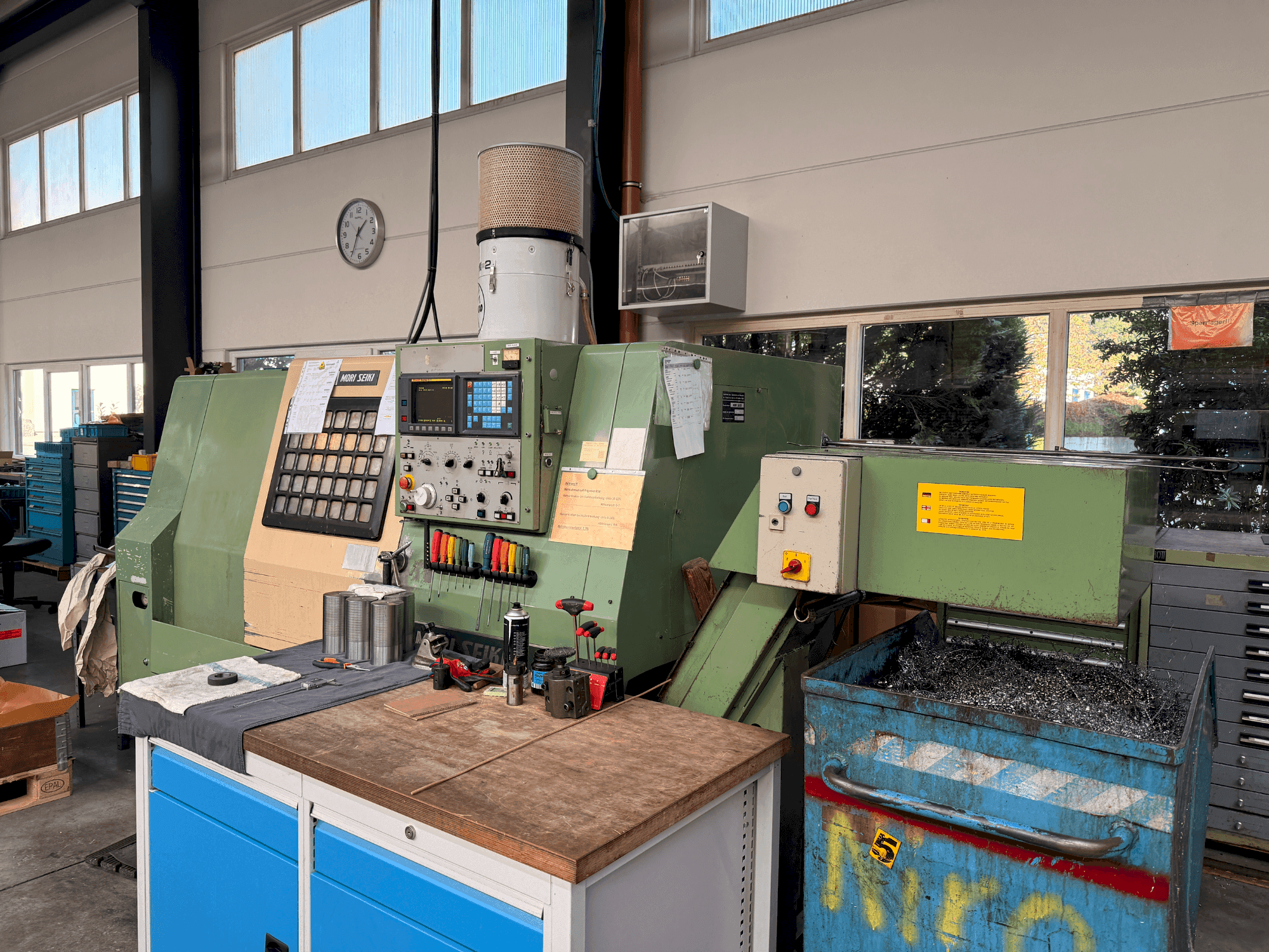 Vista Frontal da MORI SEIKI SL 25 (1989) máquina