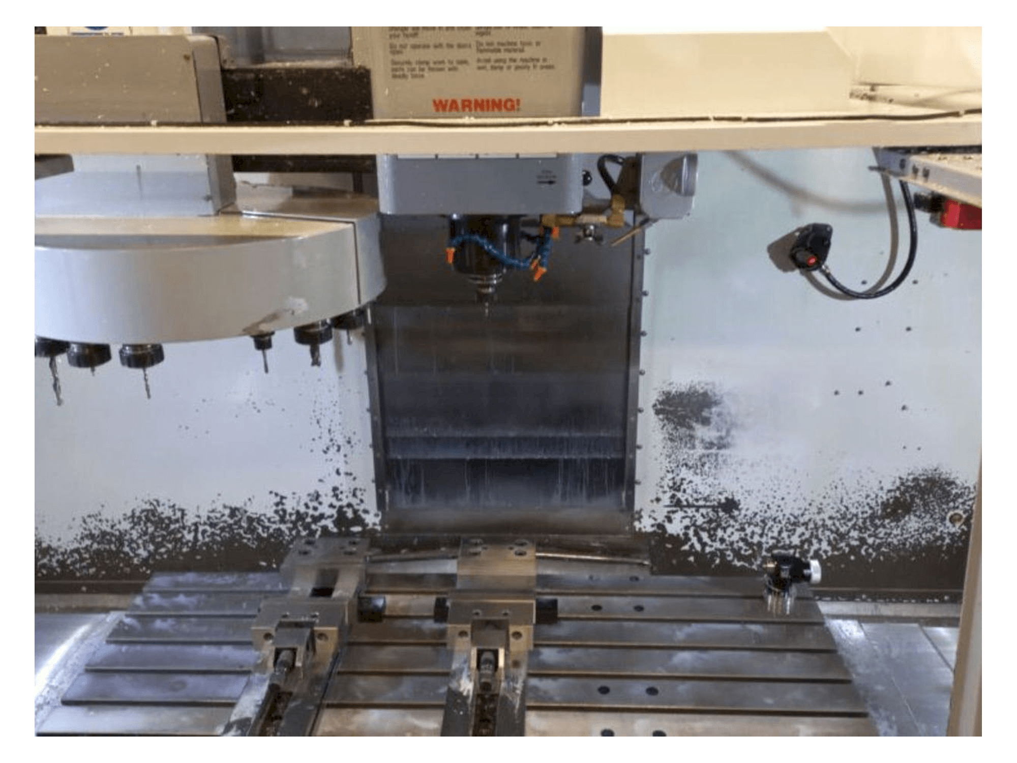 Vista Frontal da HAAS VF-4 DHE máquina