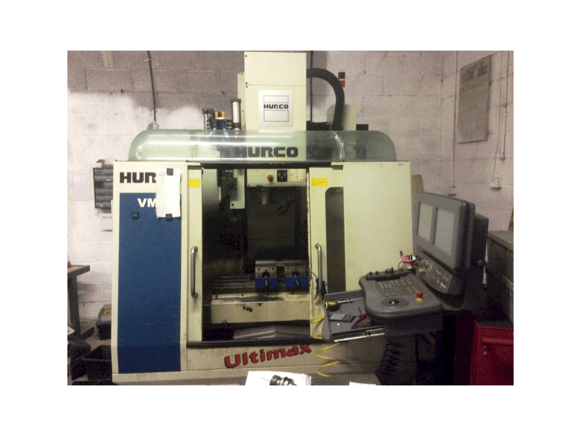 Vista Frontal da Hurco VM1 máquina