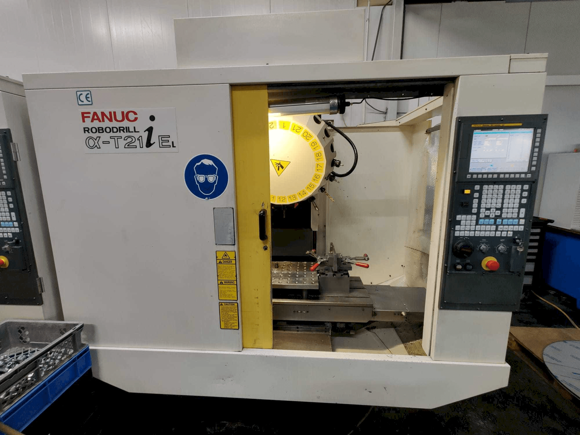 Vista Frontal da FANUC Robodrill α-T21iEL máquina