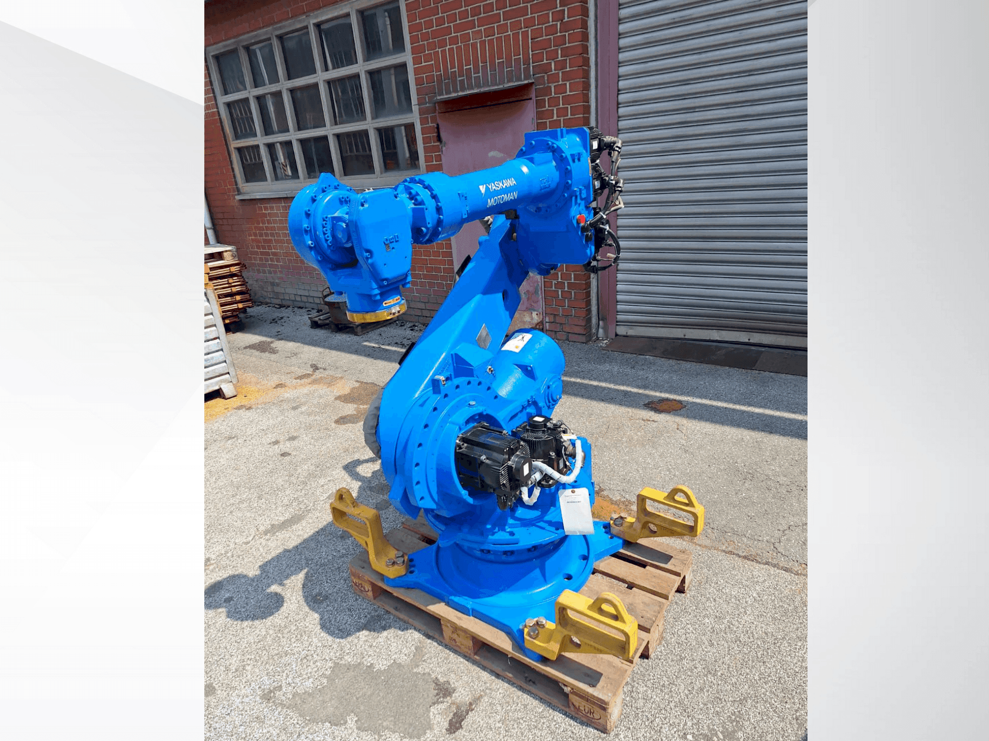 Vista Frontal da Yaskawa Motoman ES165D máquina