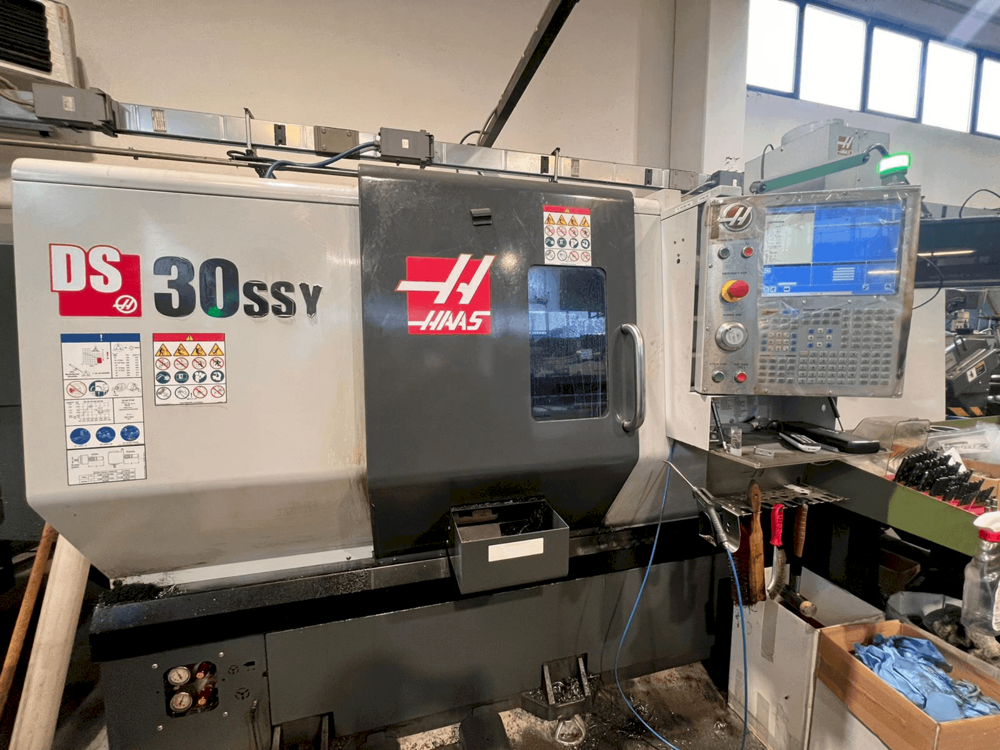 Vista Frontal da HAAS DS-30SSY máquina