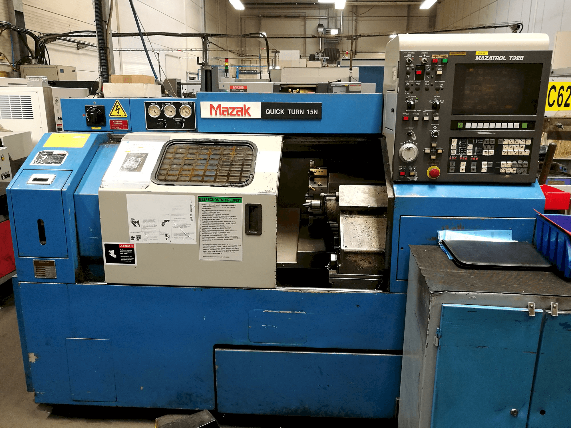 Vista Frontal da Mazak QT/15N máquina