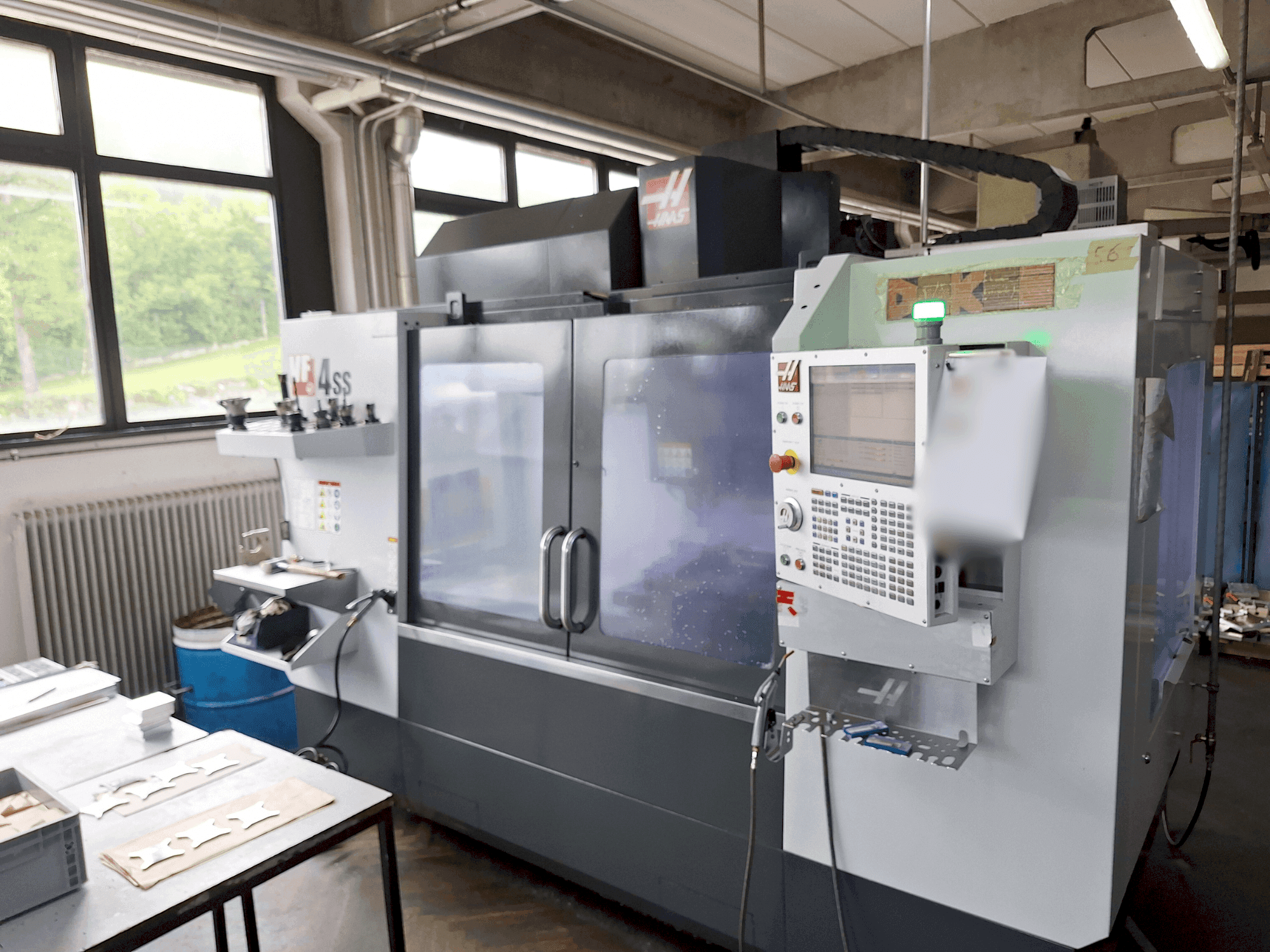 Vista Frontal da HAAS VF-4SS máquina