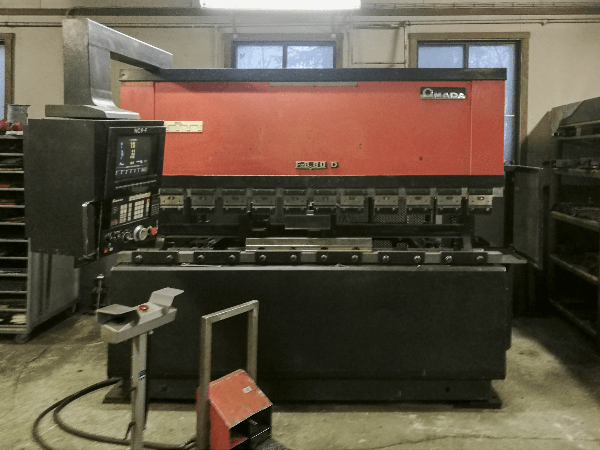 Vista Frontal da AMADA FBD-8025F máquina