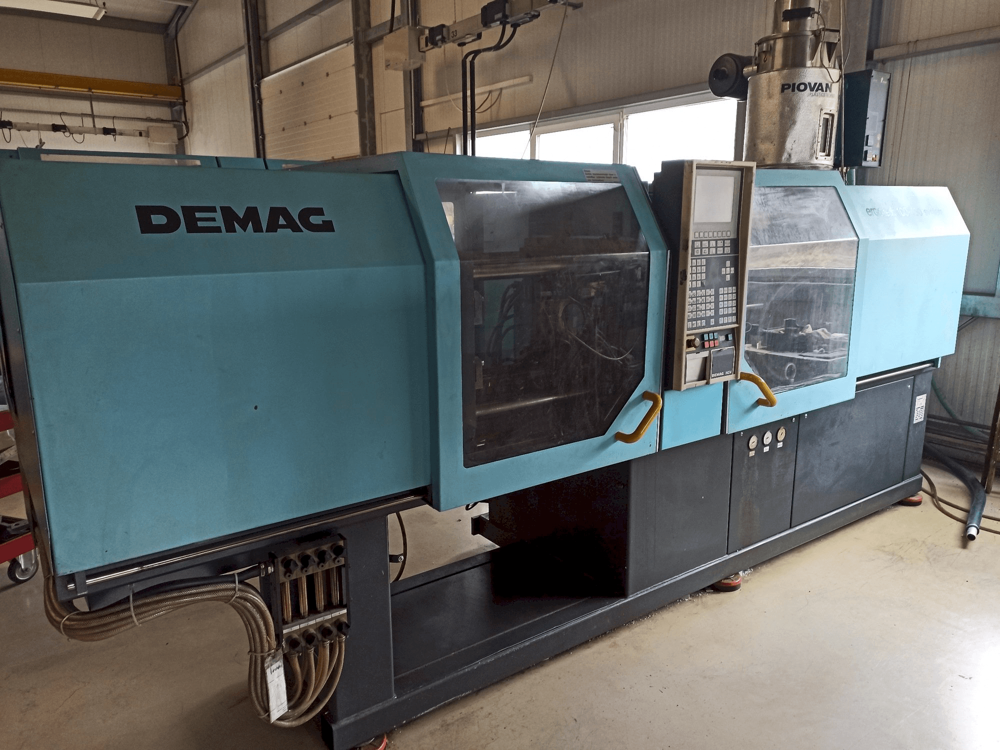 Vista Lateral Esquerda da DEMAG Ergotech 150-610 Compact máquina