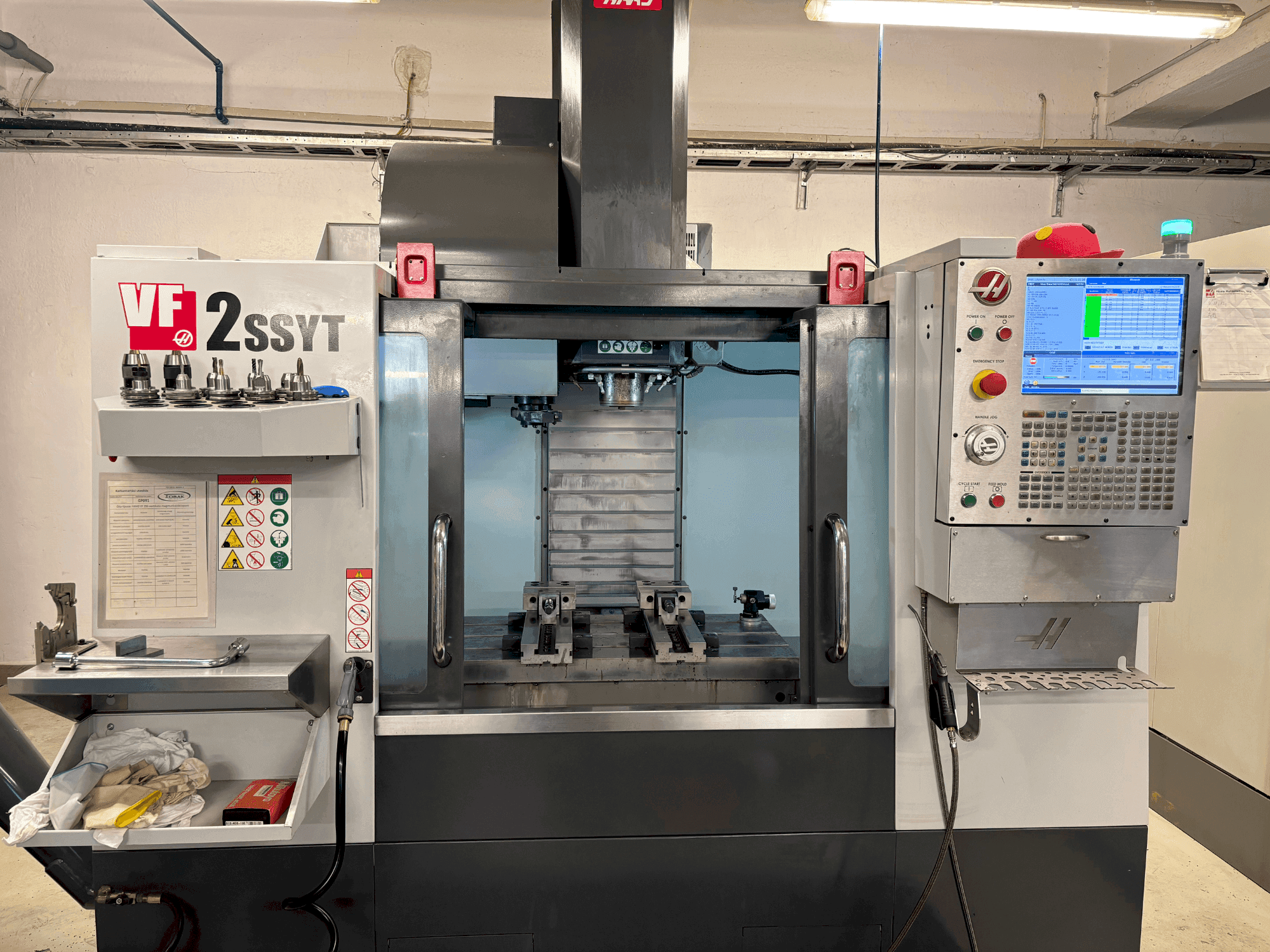 Vista Frontal da HAAS HAAS VF-2SSYT máquina