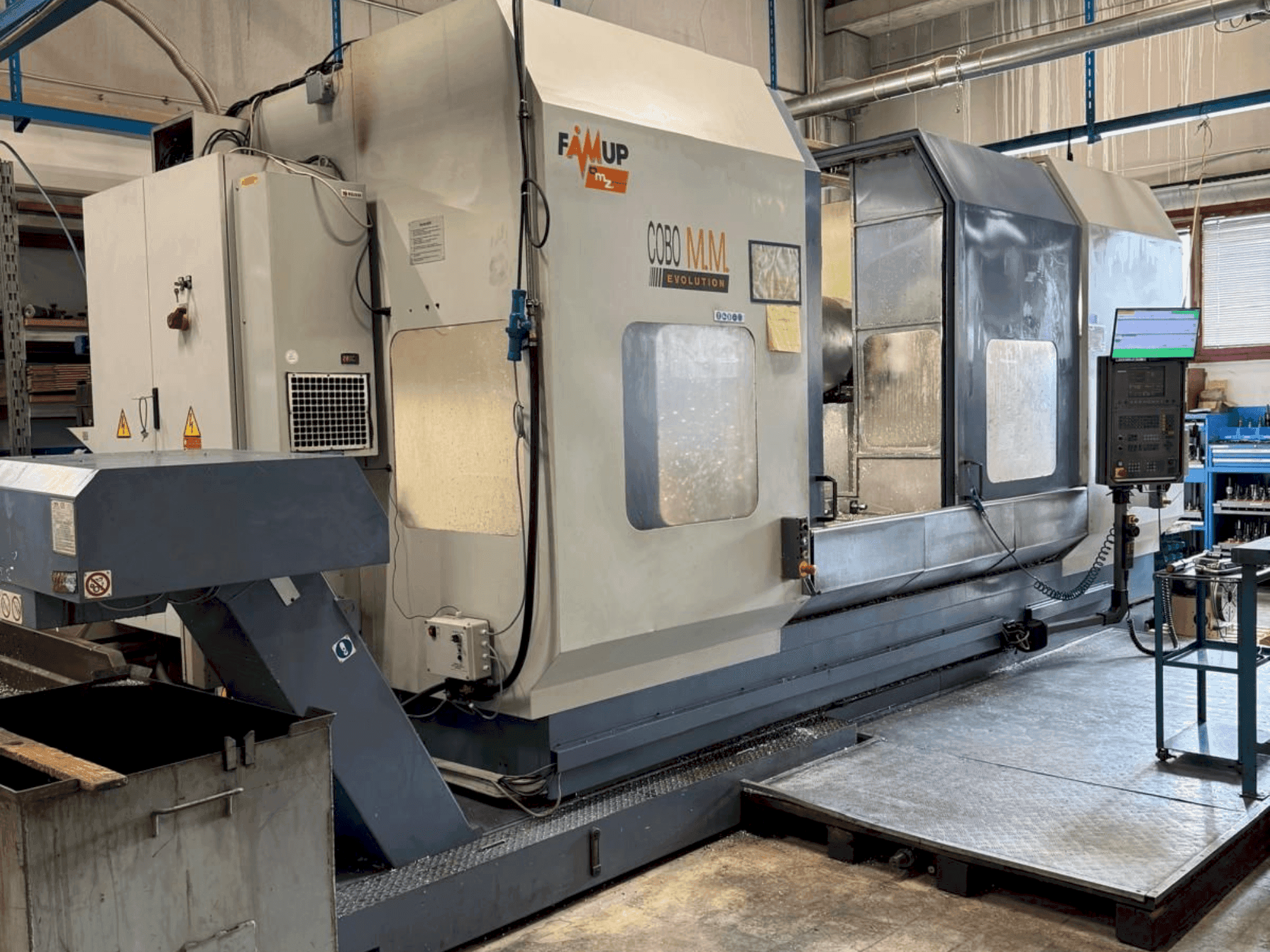 Vista Frontal da FAMUP COBO MM 3000 máquina