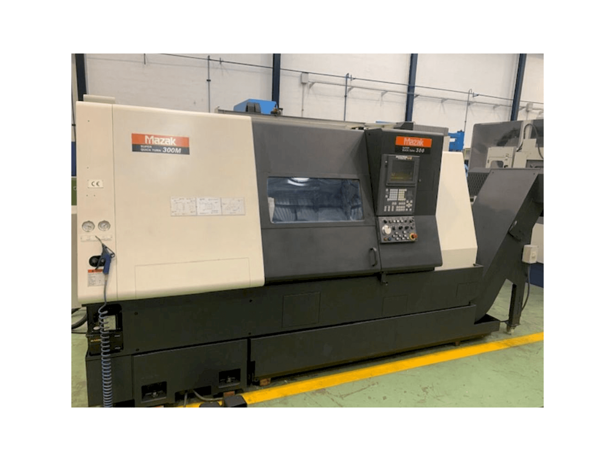 Vista Frontal da Mazak SQT 300 M máquina