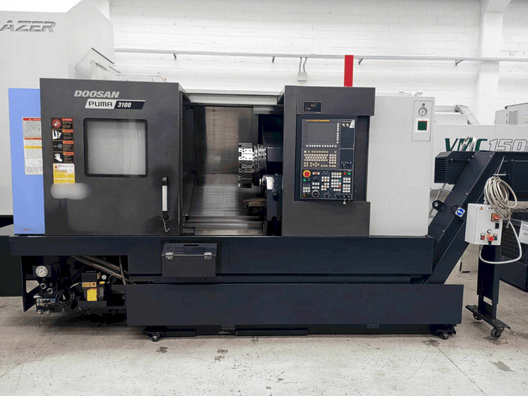 Vista Frontal da DOOSAN PUMA 3100 máquina