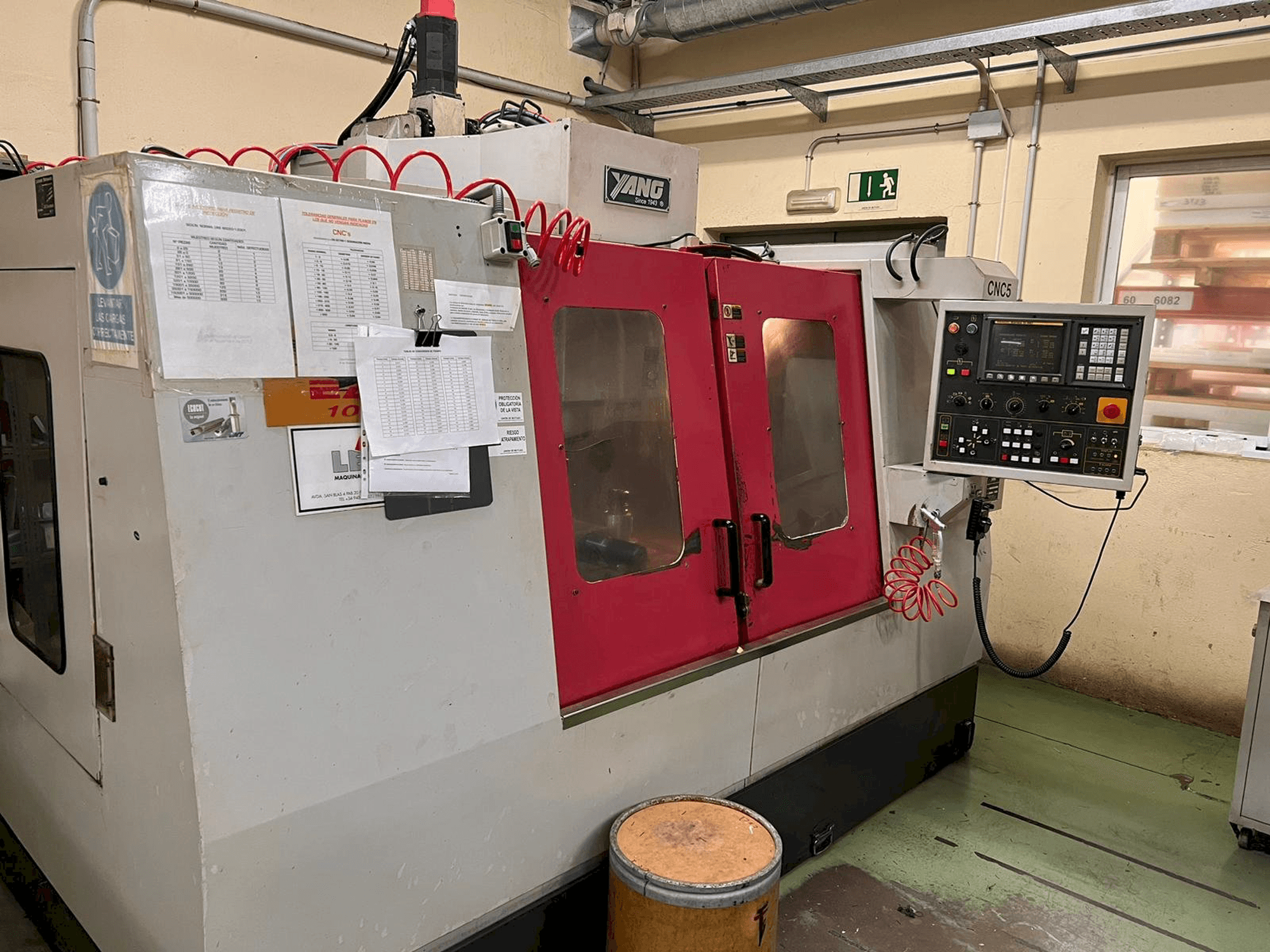 Vista Frontal da Yang SMV -1000 máquina