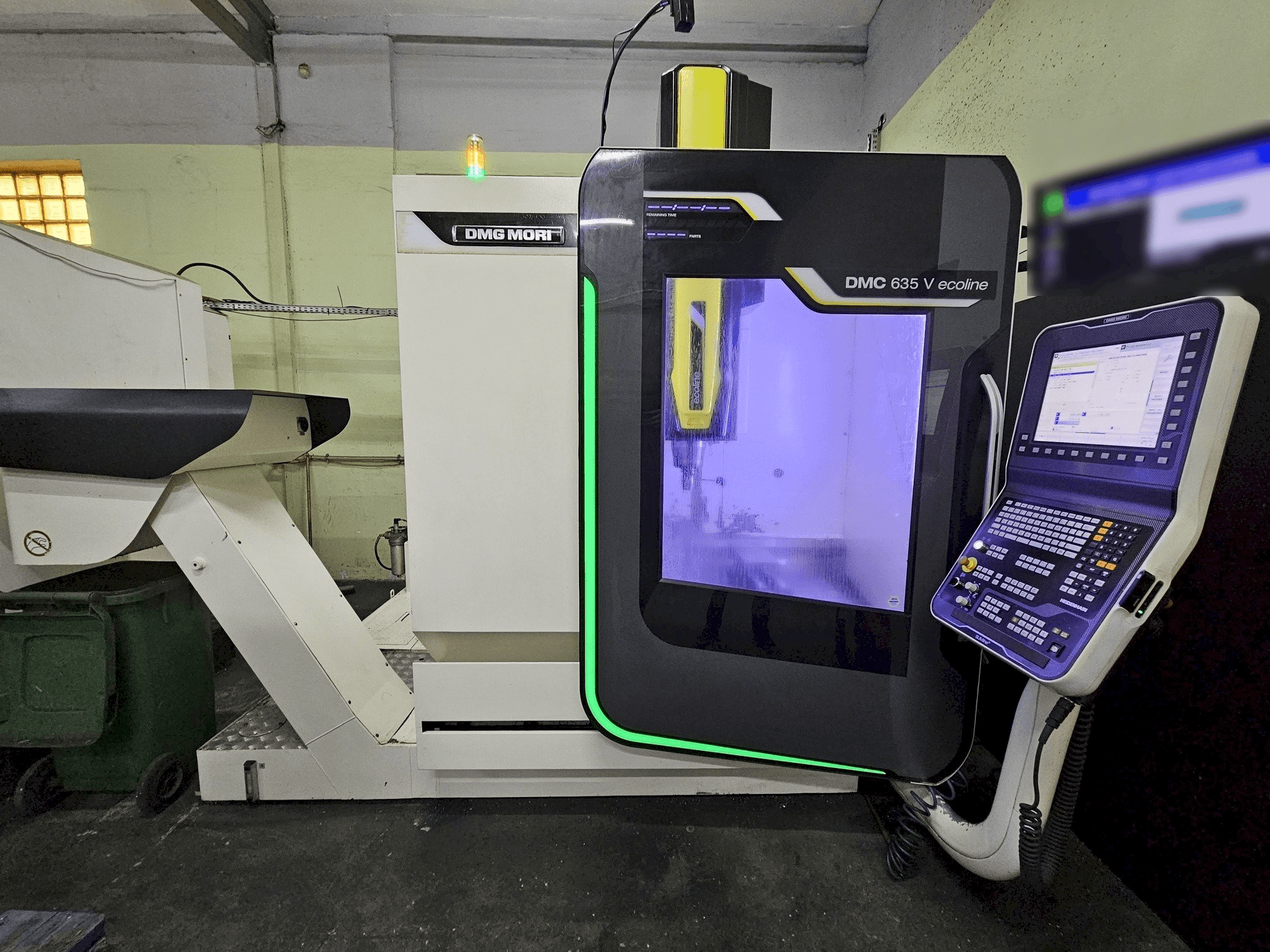 Vista Frontal da DMG MORI DMC 635V ecoline máquina