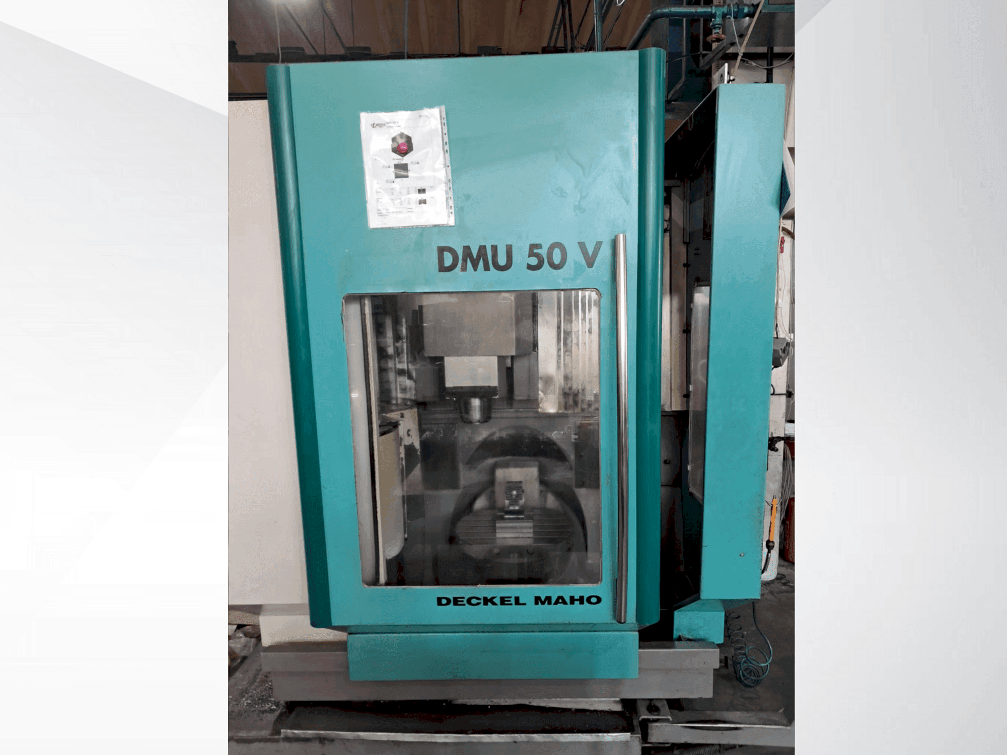 Vista Frontal da DECKEL MAHO DMU 50V máquina