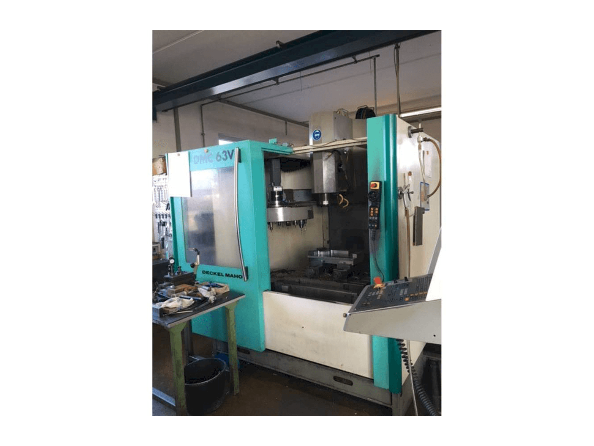 Vista Frontal da DMC DMC 63V máquina