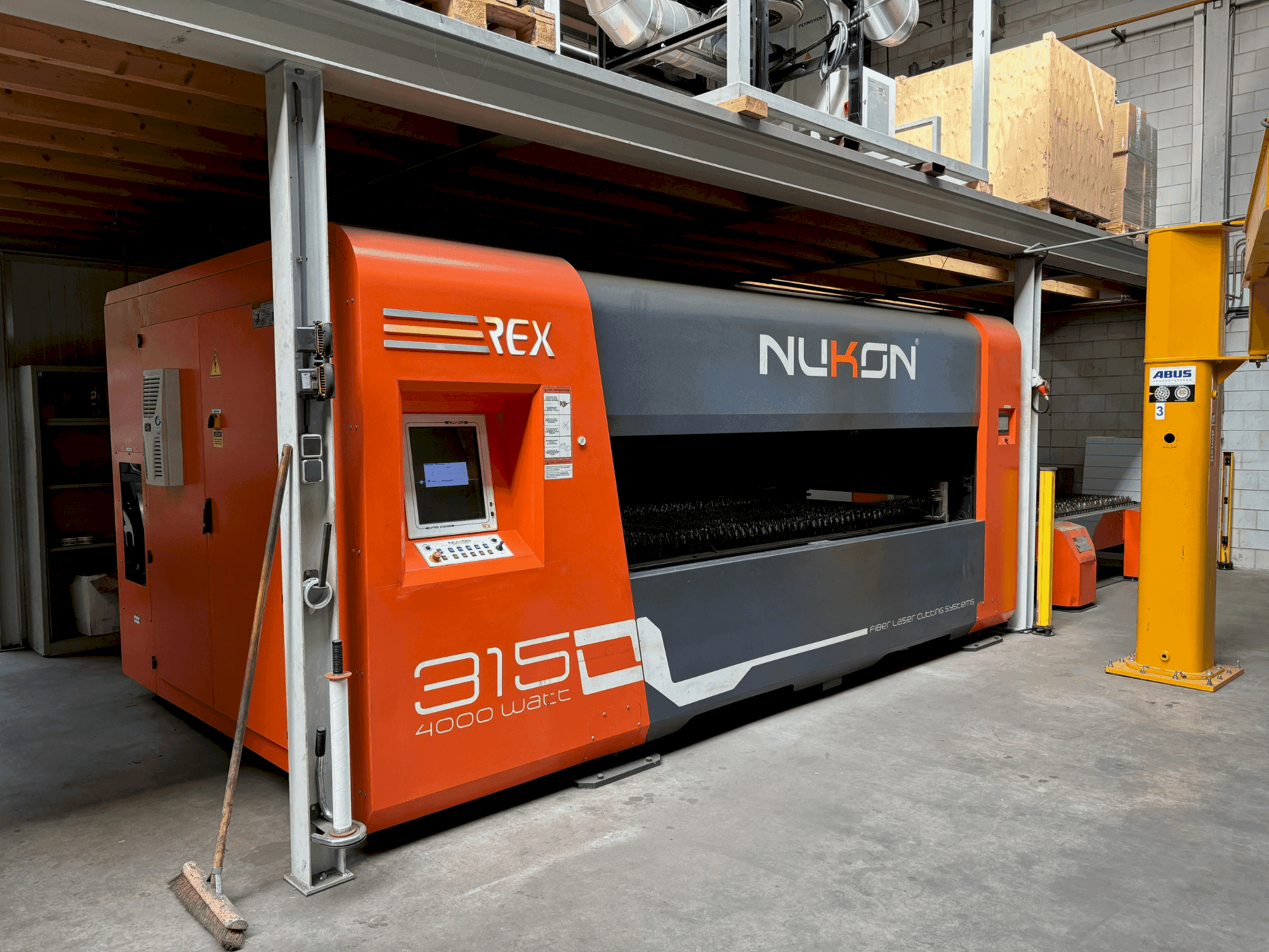 Vista Frontal da NUKON REX PP 315 4kW máquina