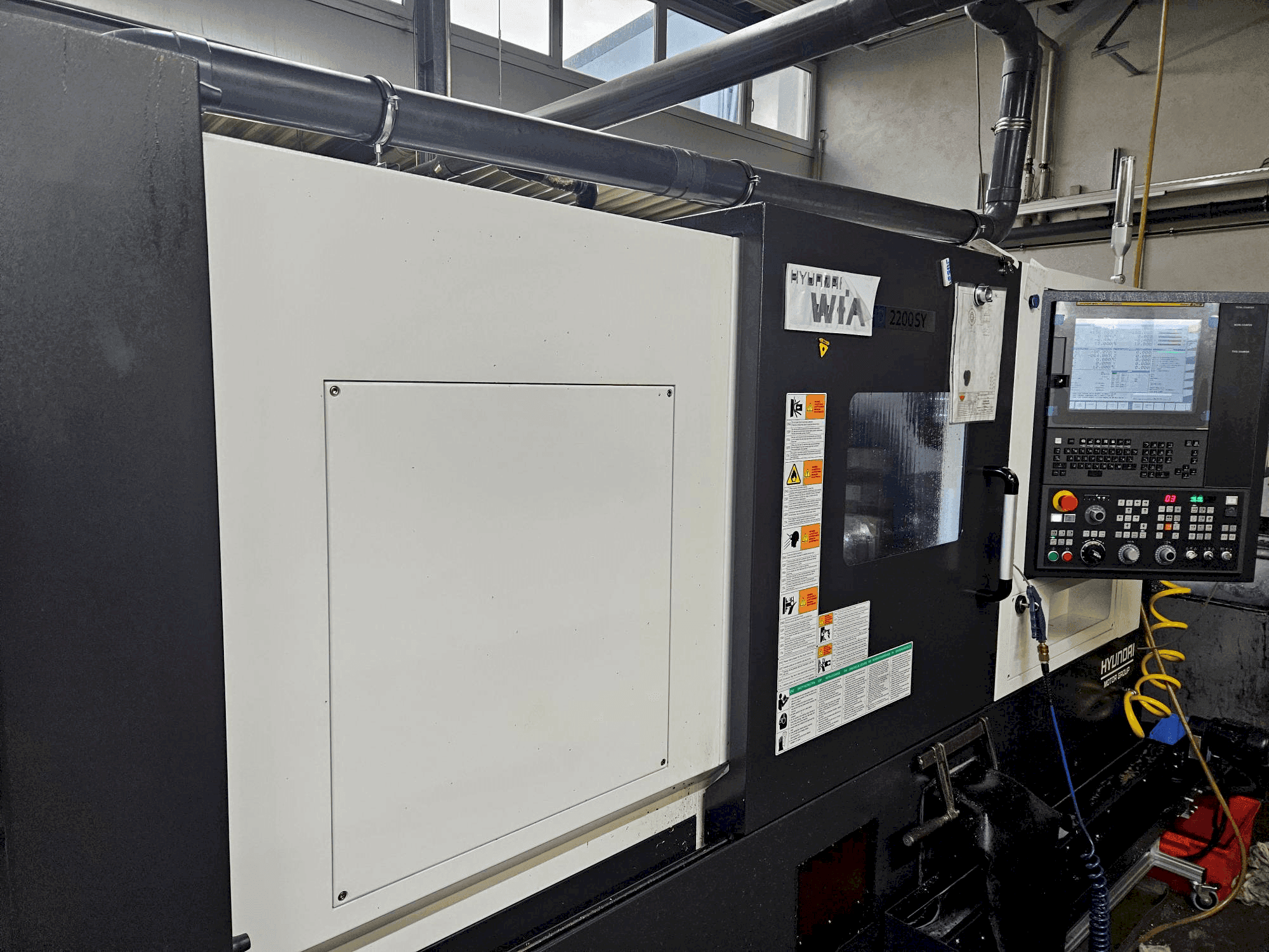 Vista Frontal da Hyundai HD2200SY máquina