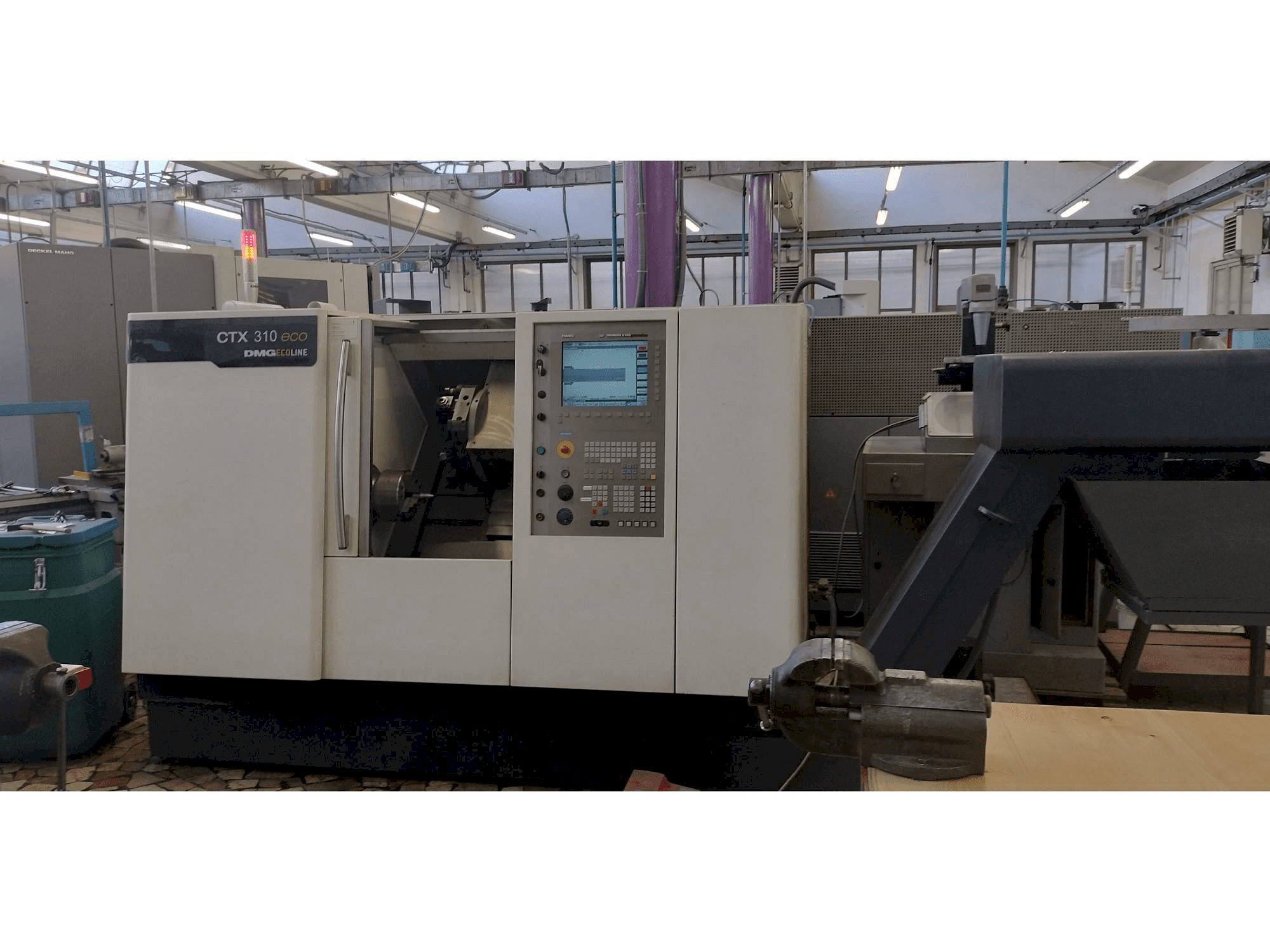 Vista Frontal da DMG CTX 310 ecoline máquina