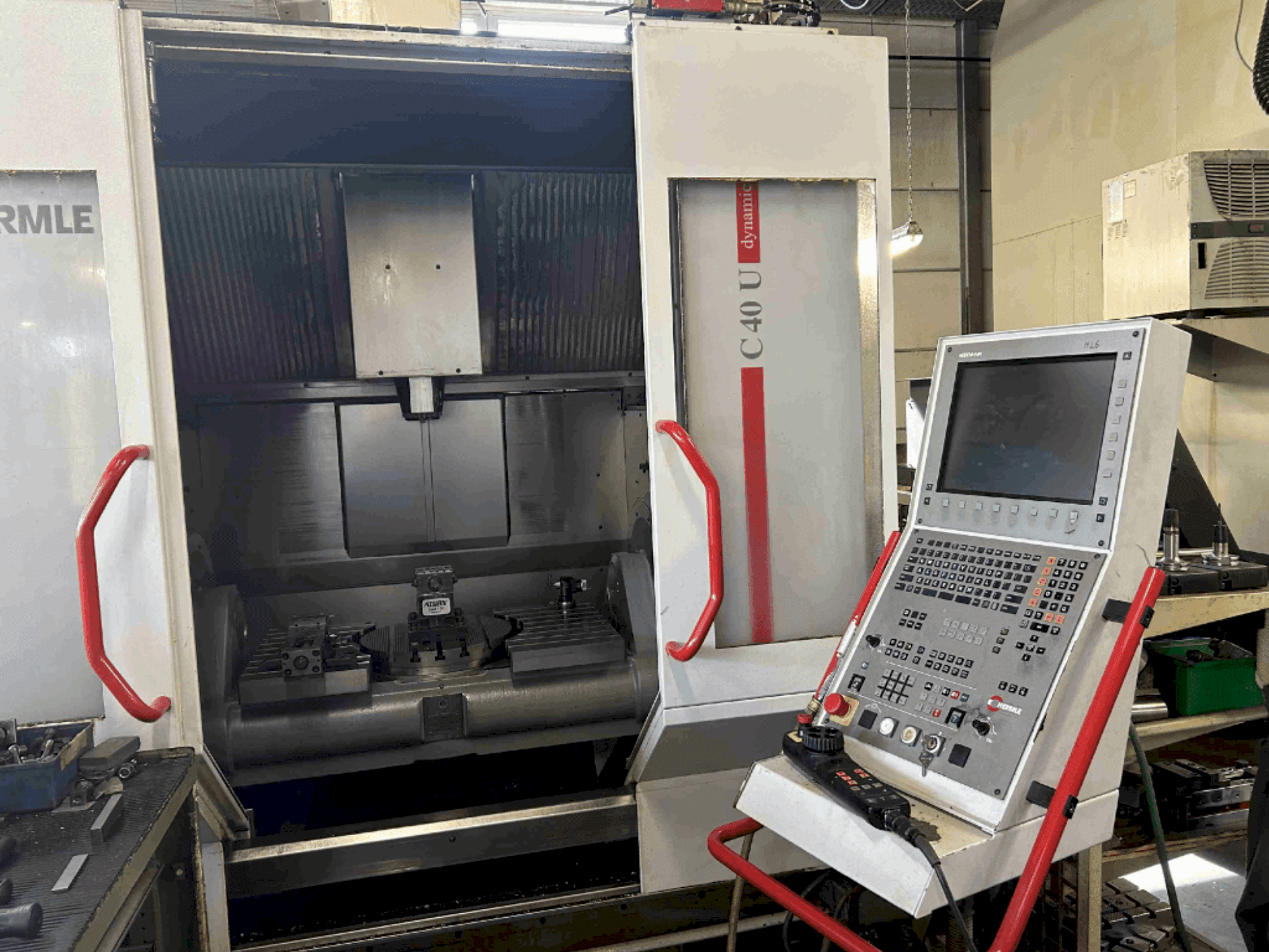 Vista Frontal da HERMLE C40U máquina