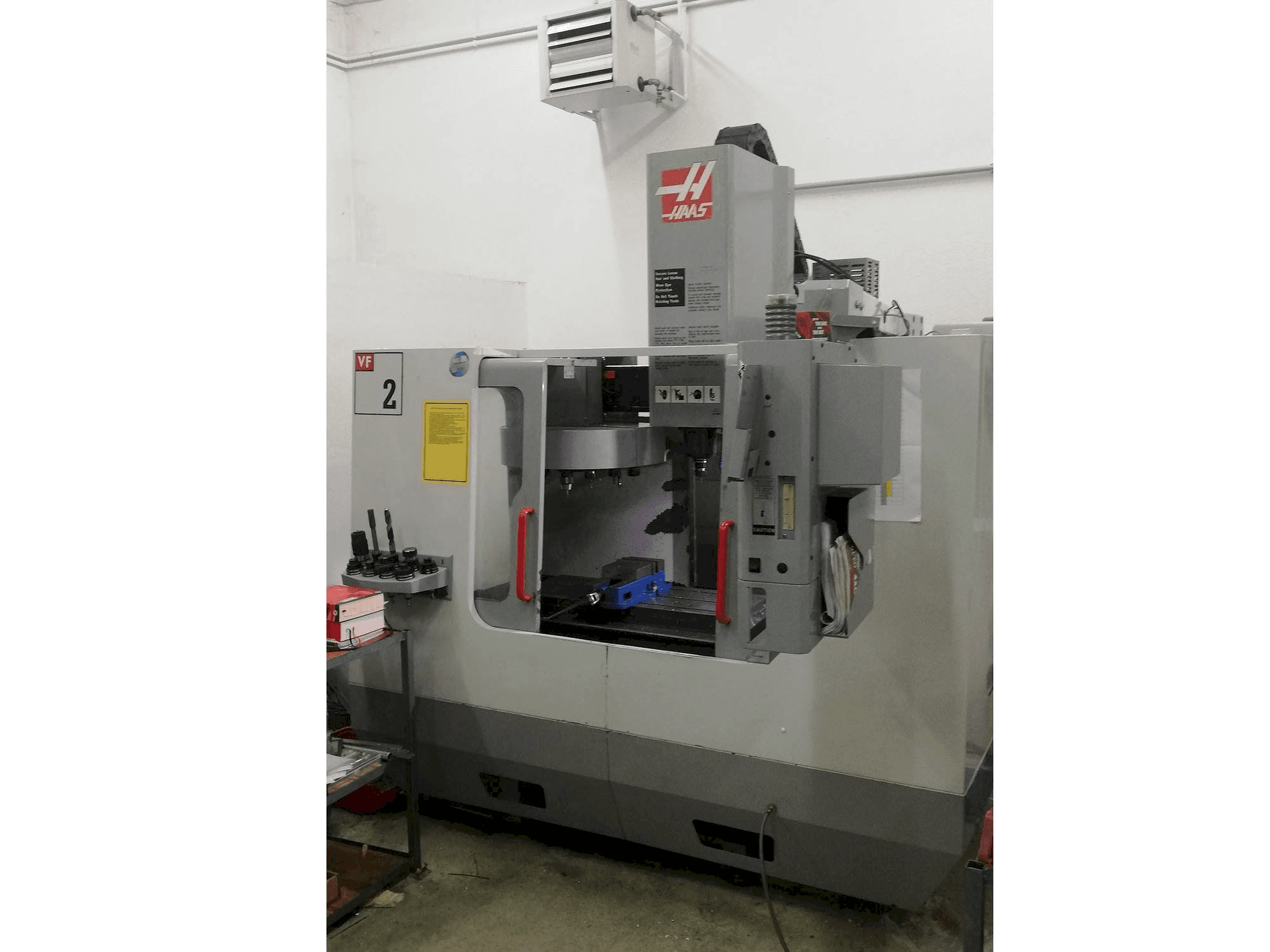Vista Frontal da HAAS VF-2DHE máquina
