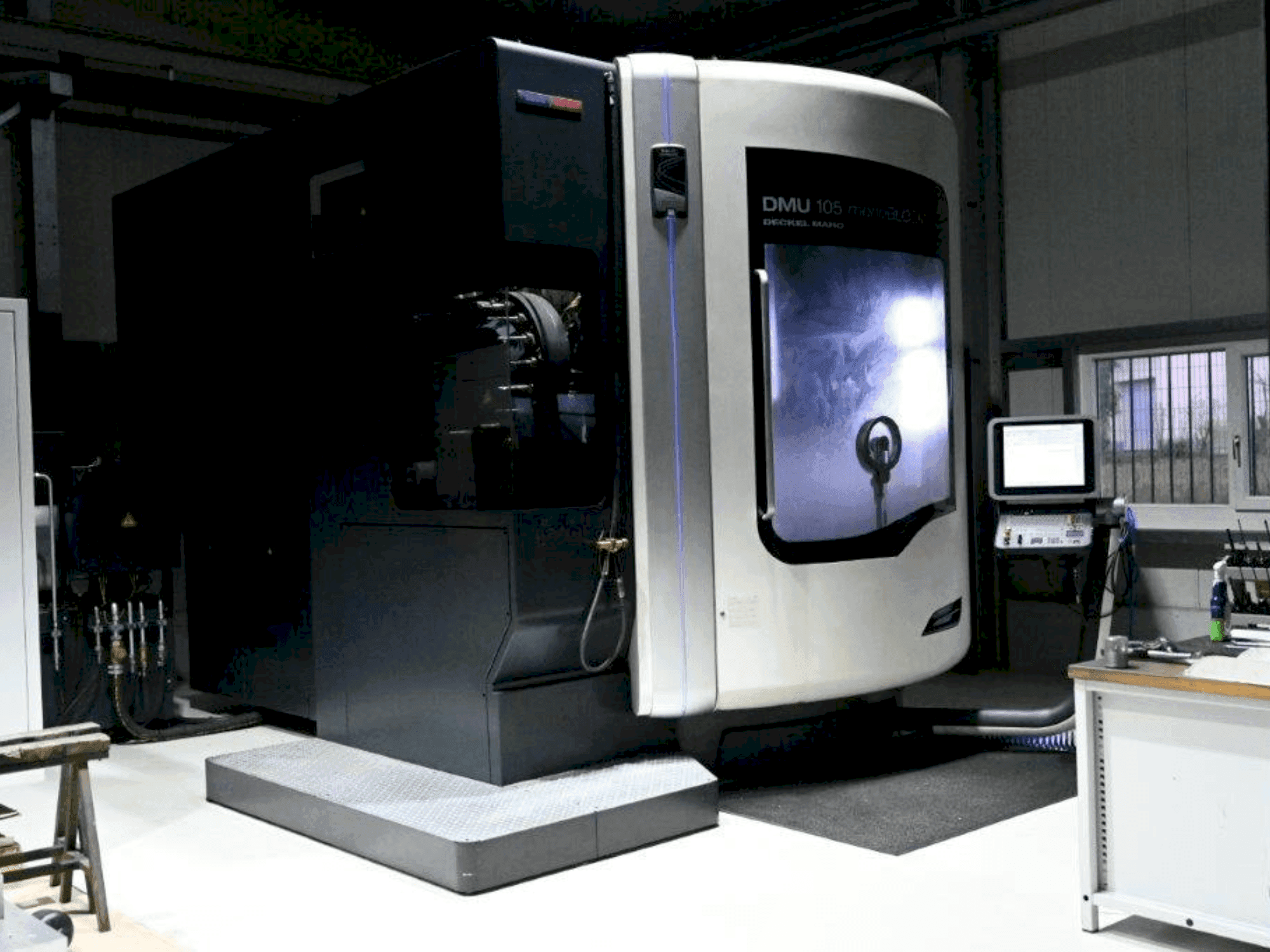 Vista Frontal da DMG DMU 105 MonoBlock máquina