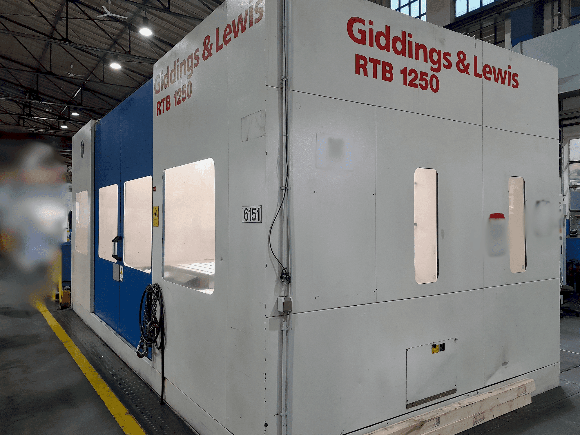 Vista Frontal da GIDDINGS & LEWIS HMC 410 RTB 1250 máquina