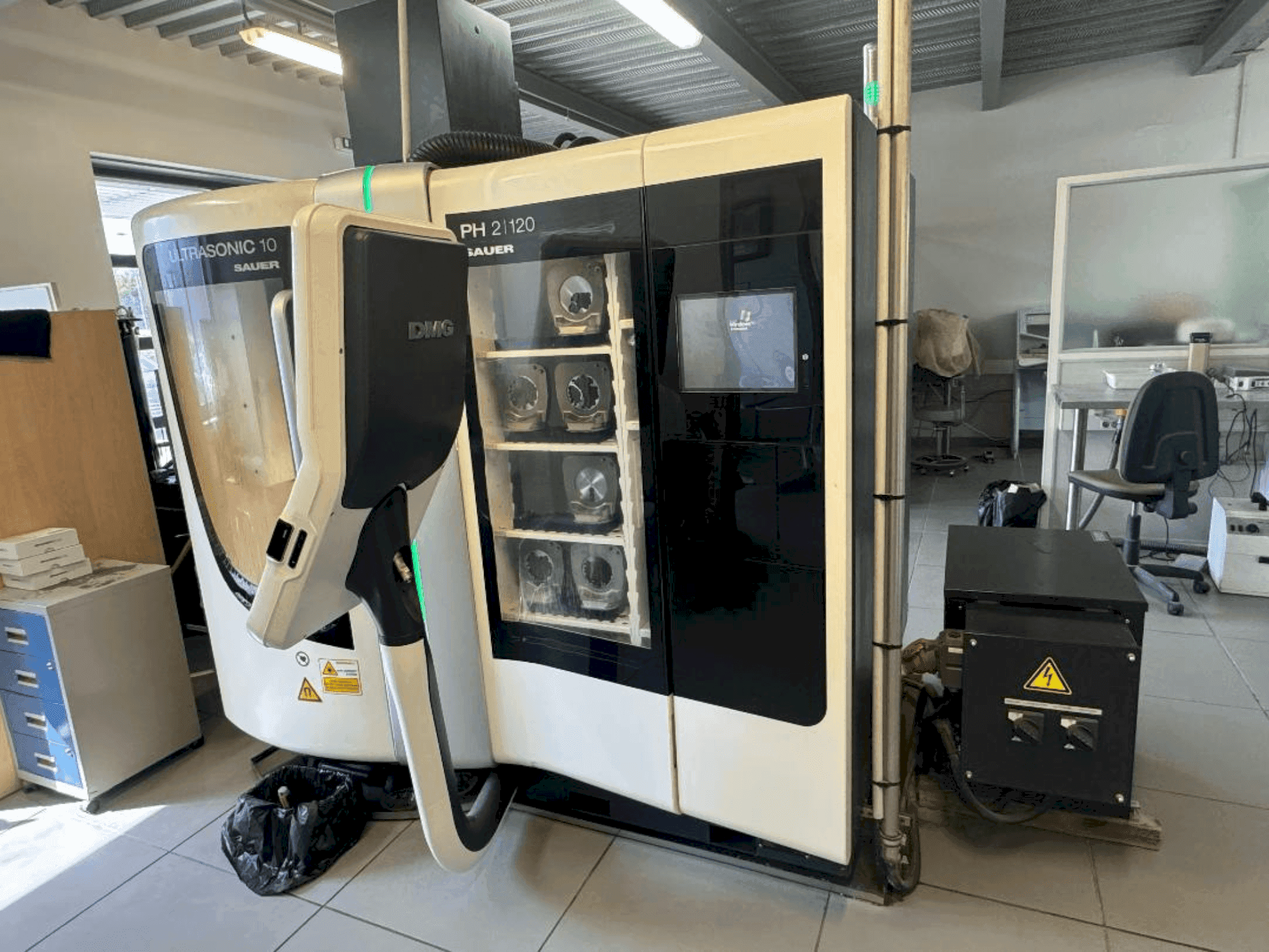 Vista Frontal da DMG ULTRASONIC 10/ DENTAL 10 máquina