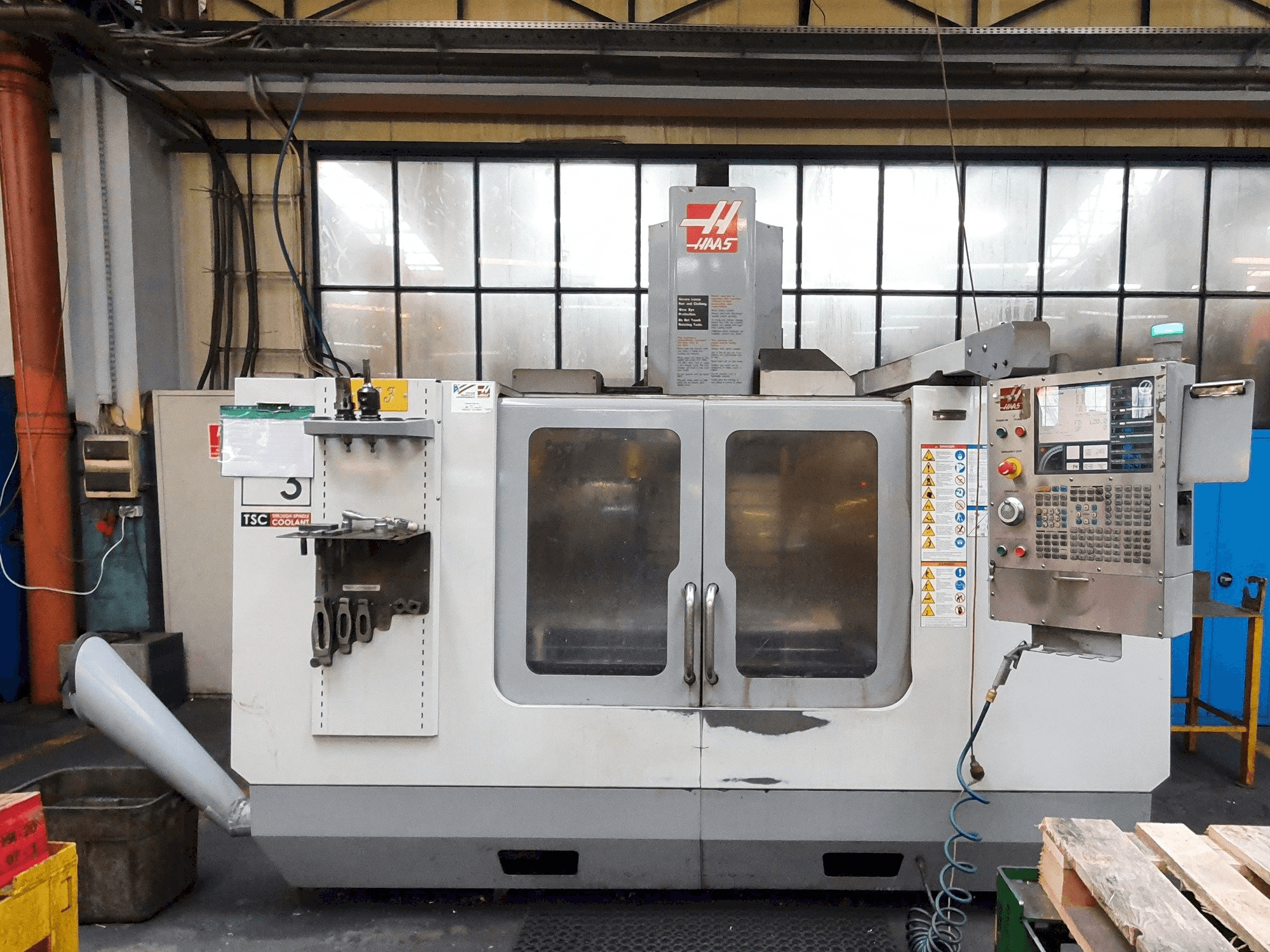 Vista Frontal da HAAS VF-3 BHE máquina