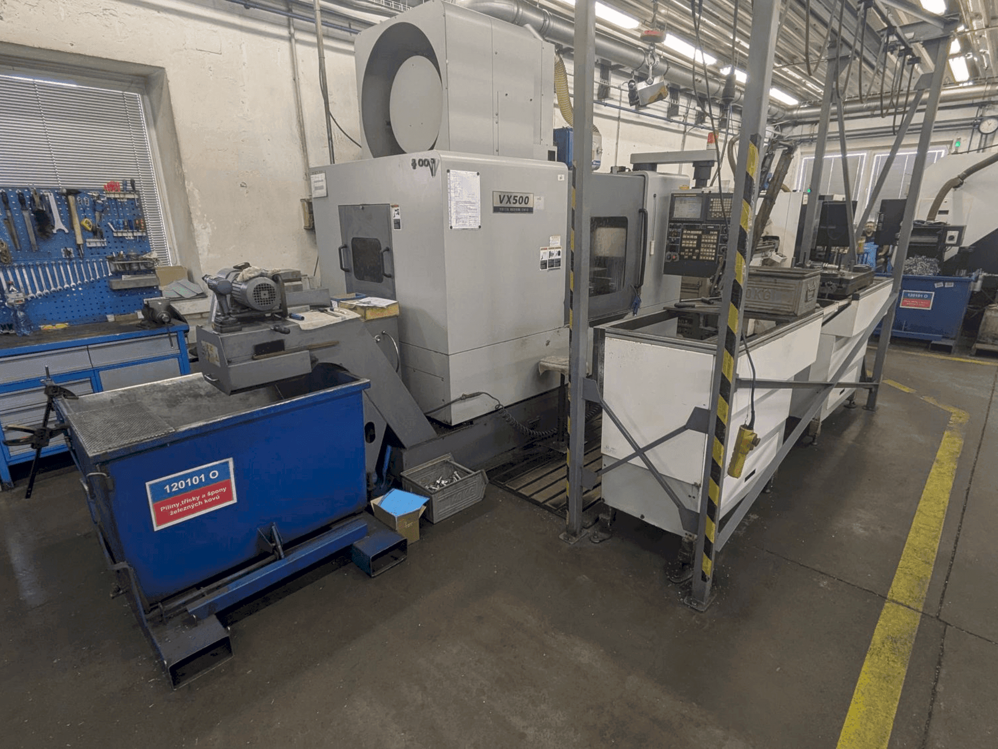 Vista Frontal da HYUNDAI KIA VX500 máquina