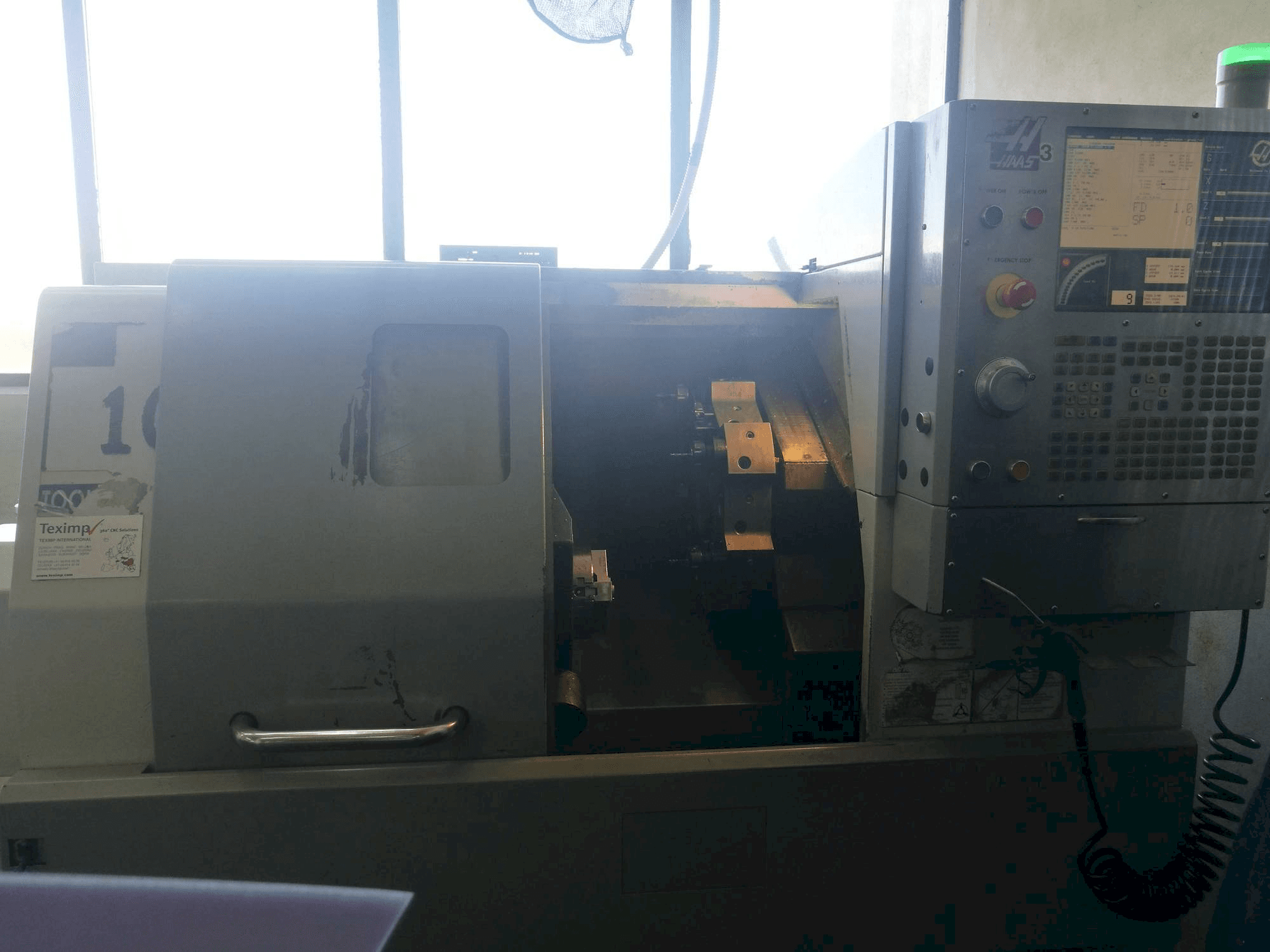 Vista Frontal da HAAS SL-10HE máquina