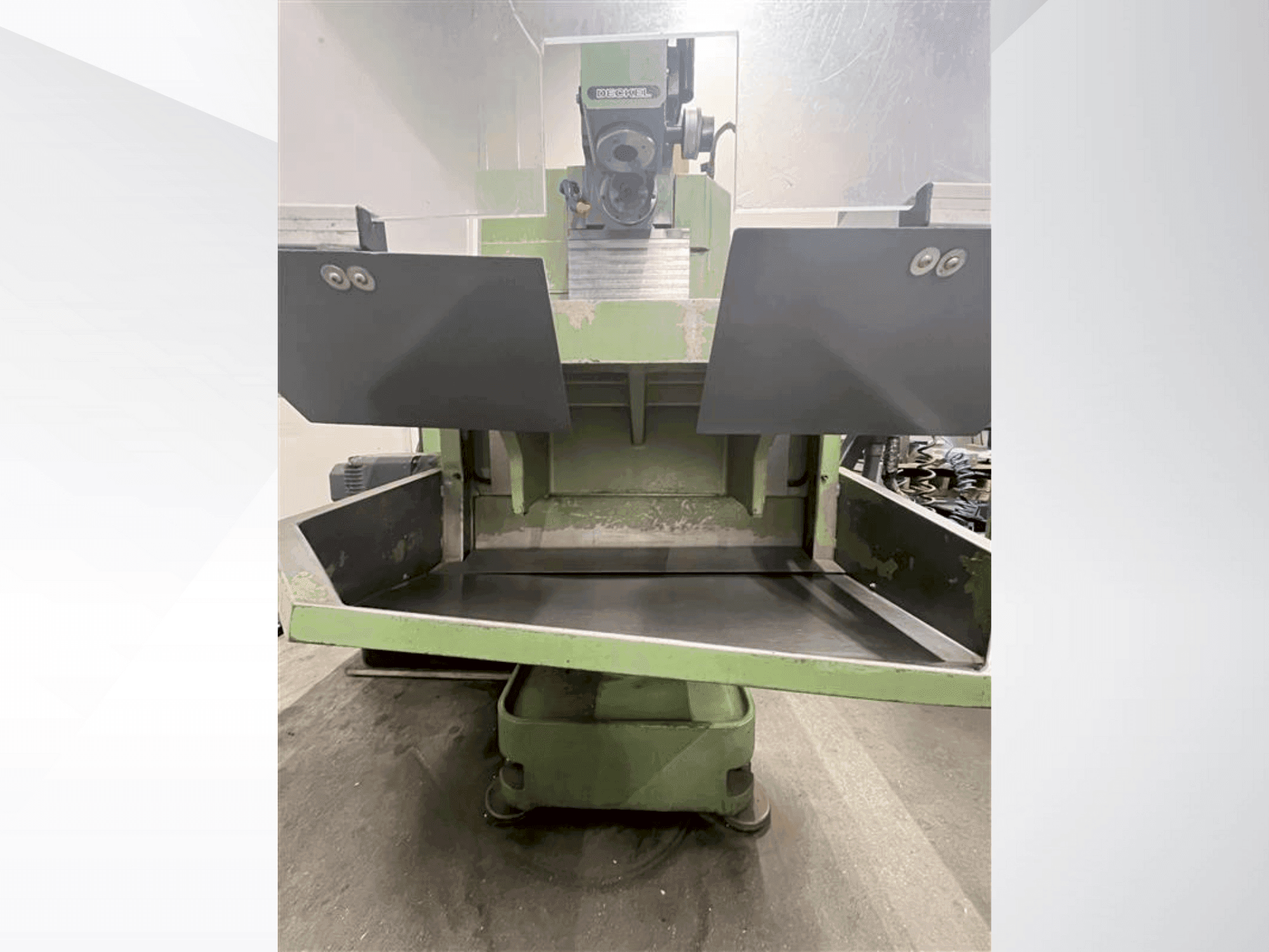 Vista Frontal da DECKEL FP2A máquina