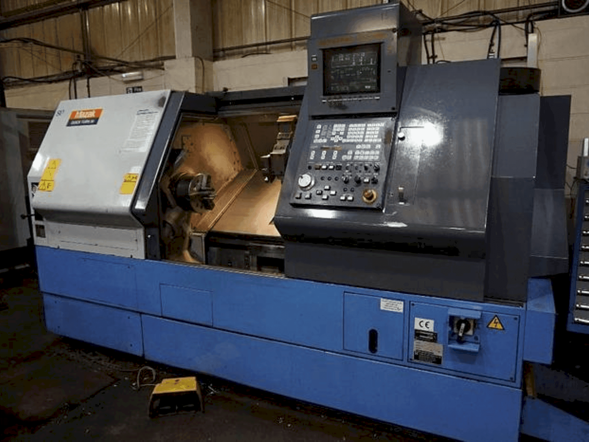 Vista Frontal da Mazak QT30 máquina