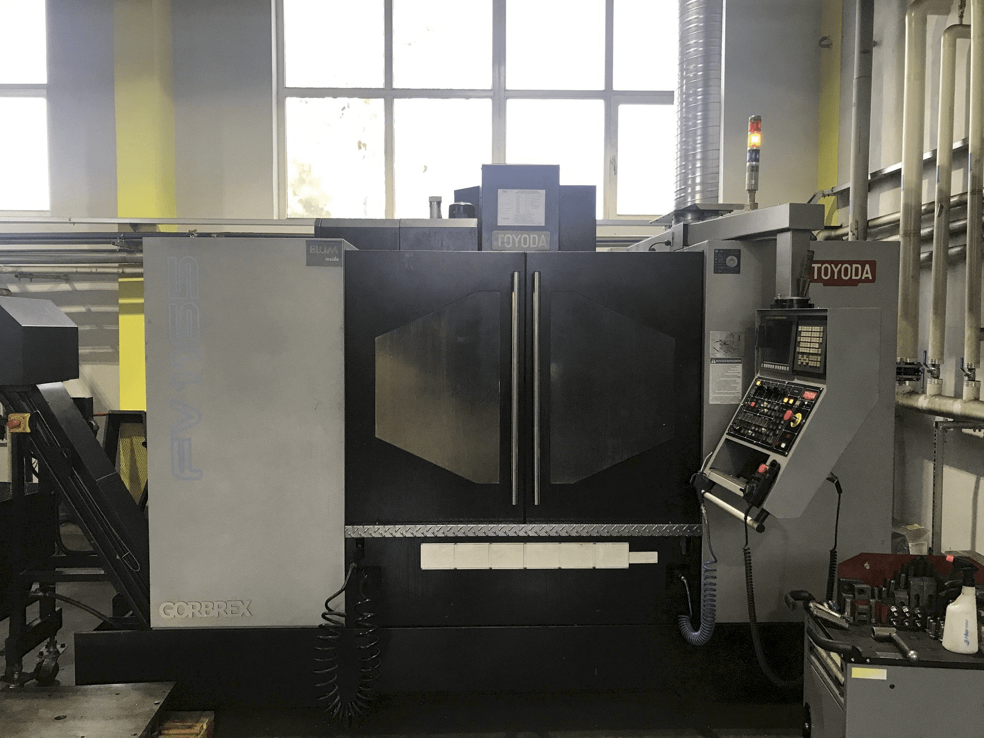 Vista Frontal da TOYODA FV1165 máquina
