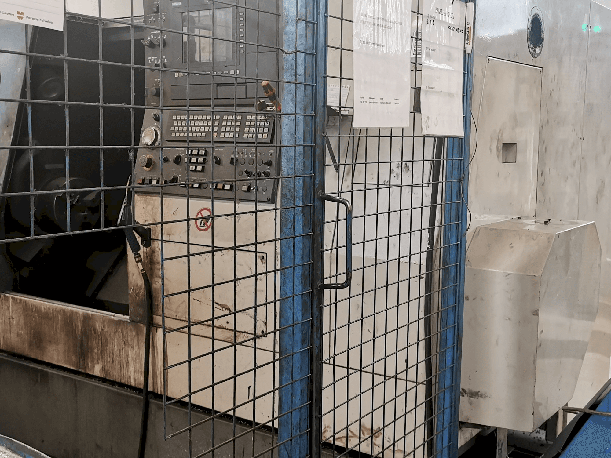 Vista Frontal da Hyundai HIT 250 S máquina