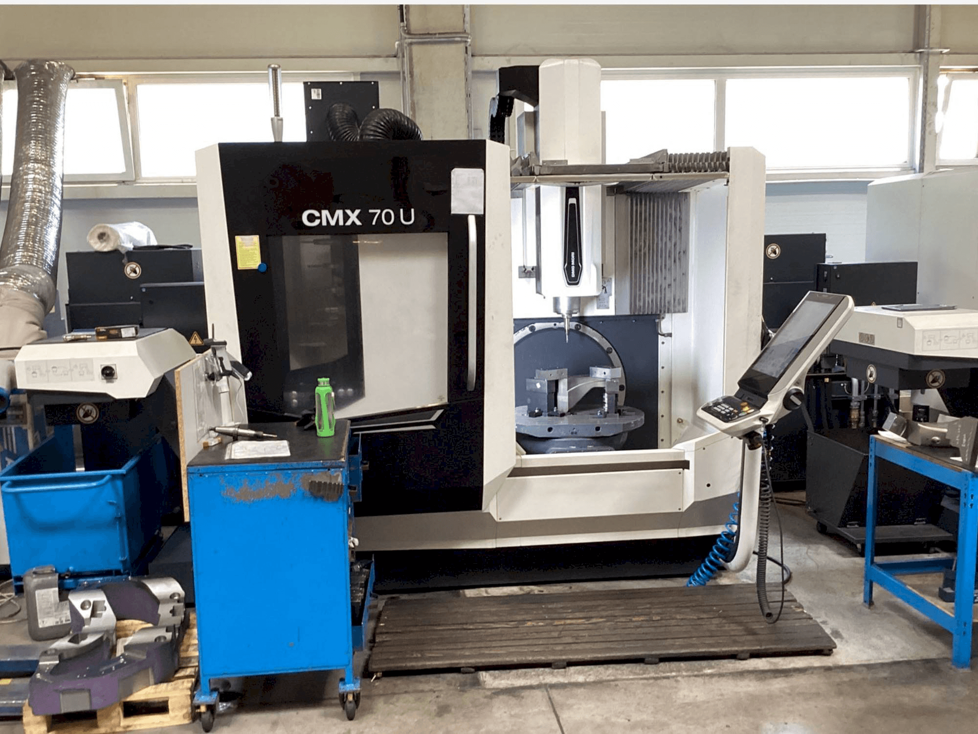 Vista Frontal da DMG MORI CMX 70U máquina