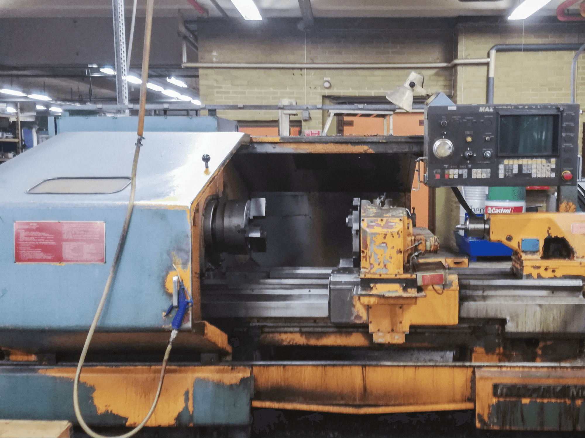 Vista Frontal da Mazak M4-1000 máquina