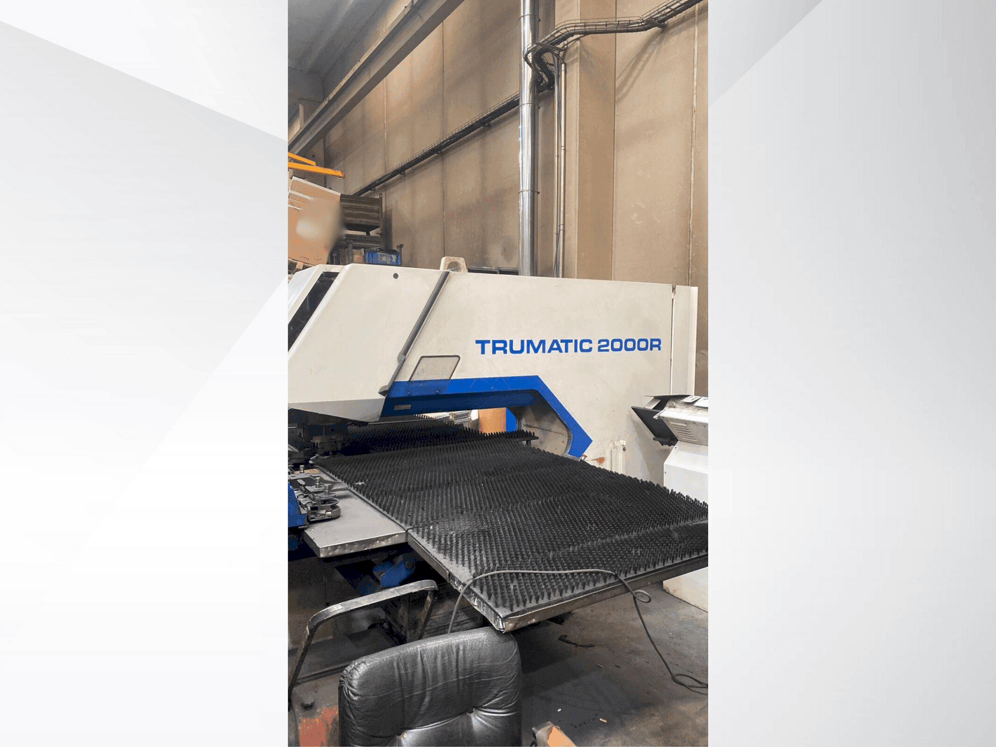 Vista Frontal da TRUMPF TC2000R máquina