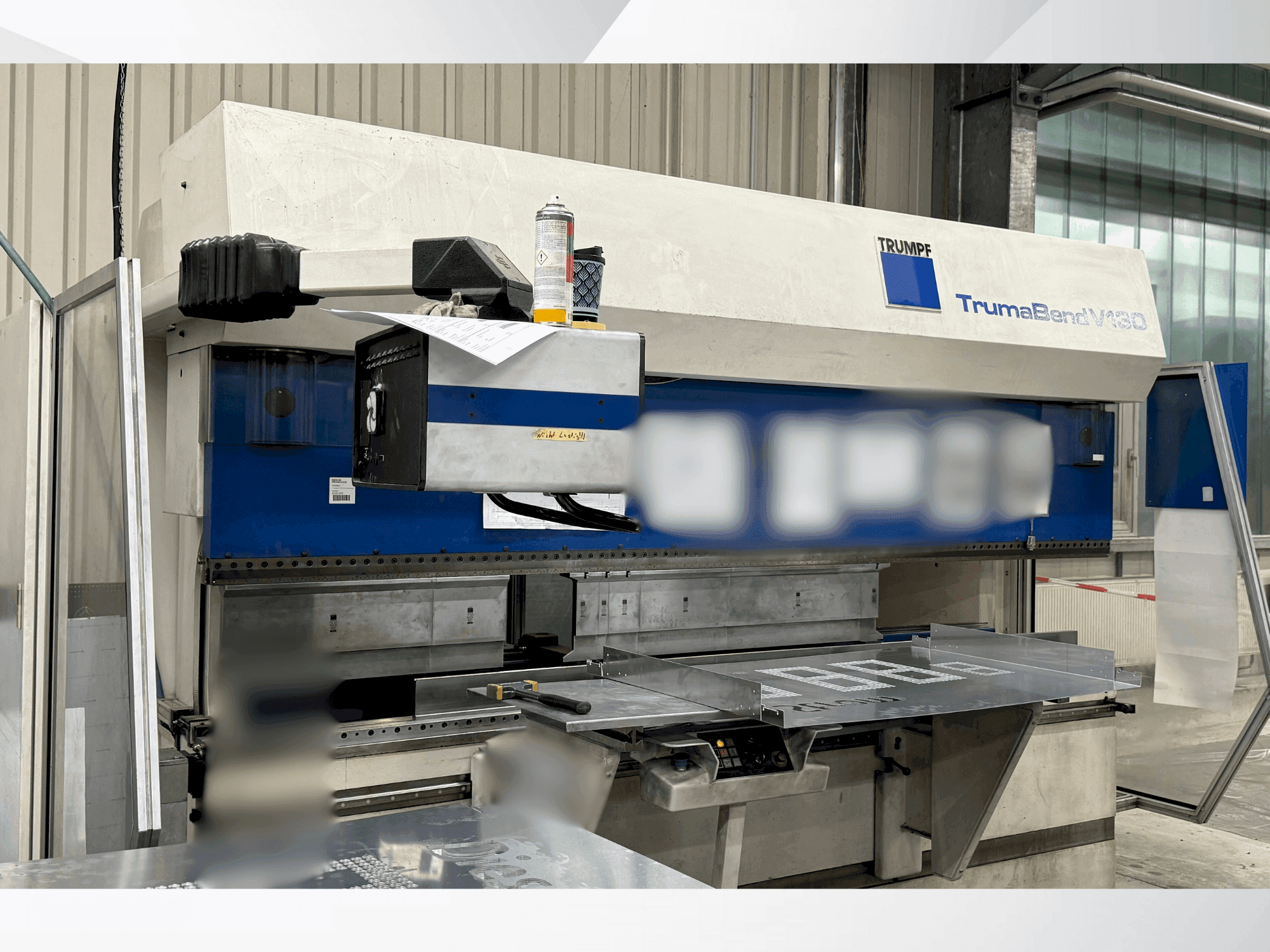 Vista Frontal da TRUMPF TrumaBend V130 máquina