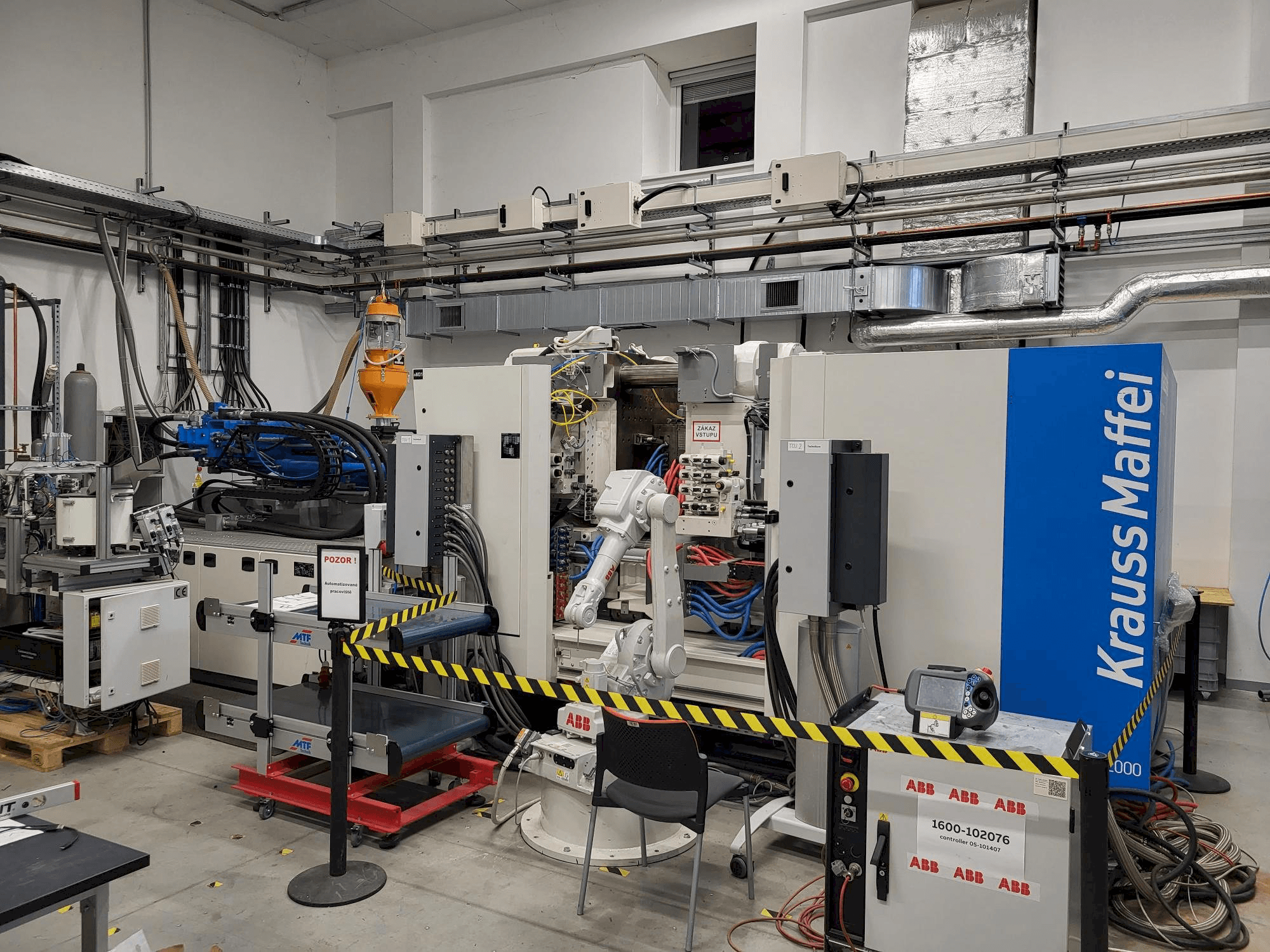 Vista Frontal da Krauss Maffei GX 451-2000 máquina