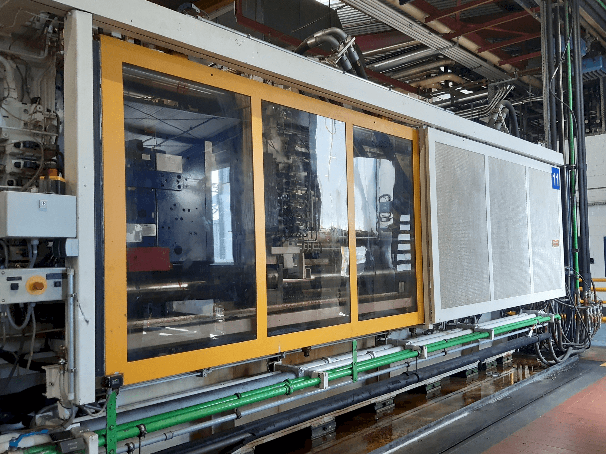 Vista Frontal da Krauss Maffei 1300-8000 M máquina